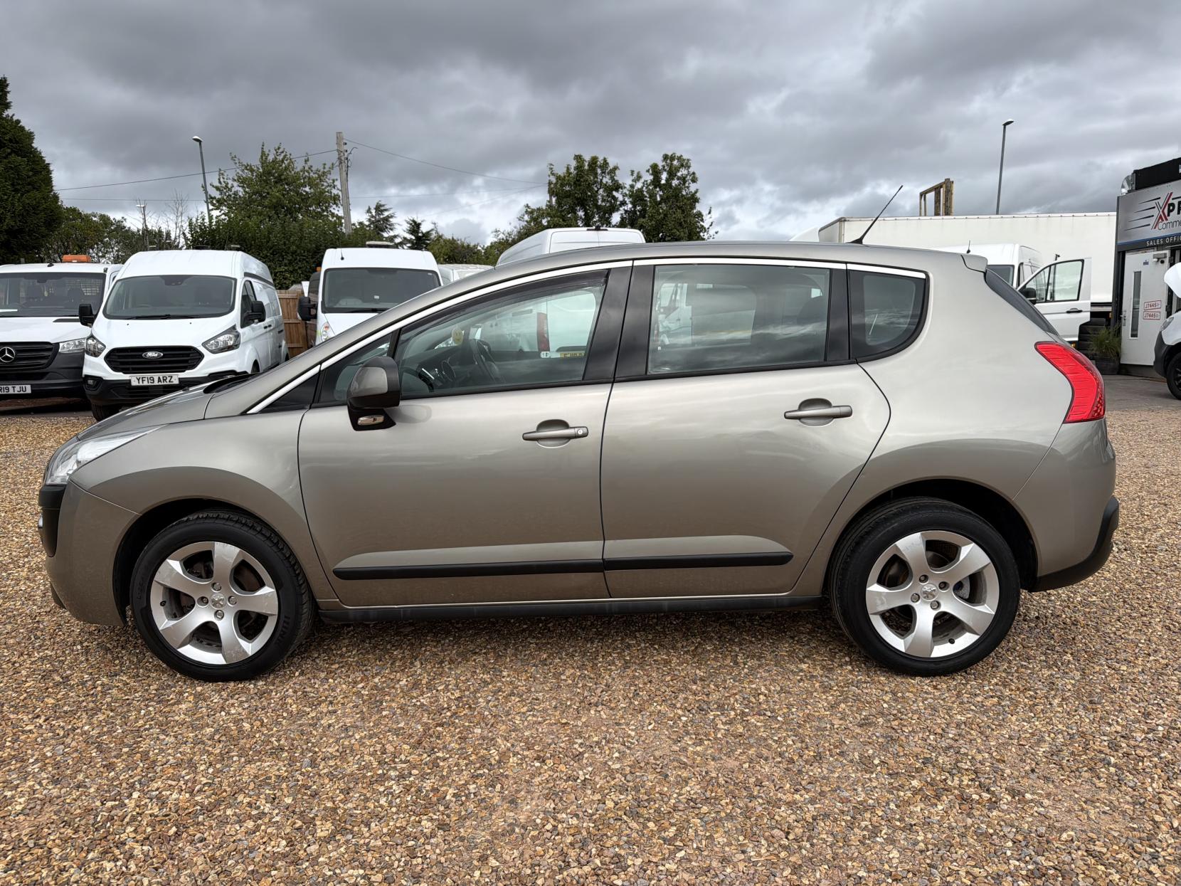 2013 Peugeot 3008 1.6 VTi Active SUV 5dr Petrol Manual Euro 5 (120 ps) - Thumbnail 8