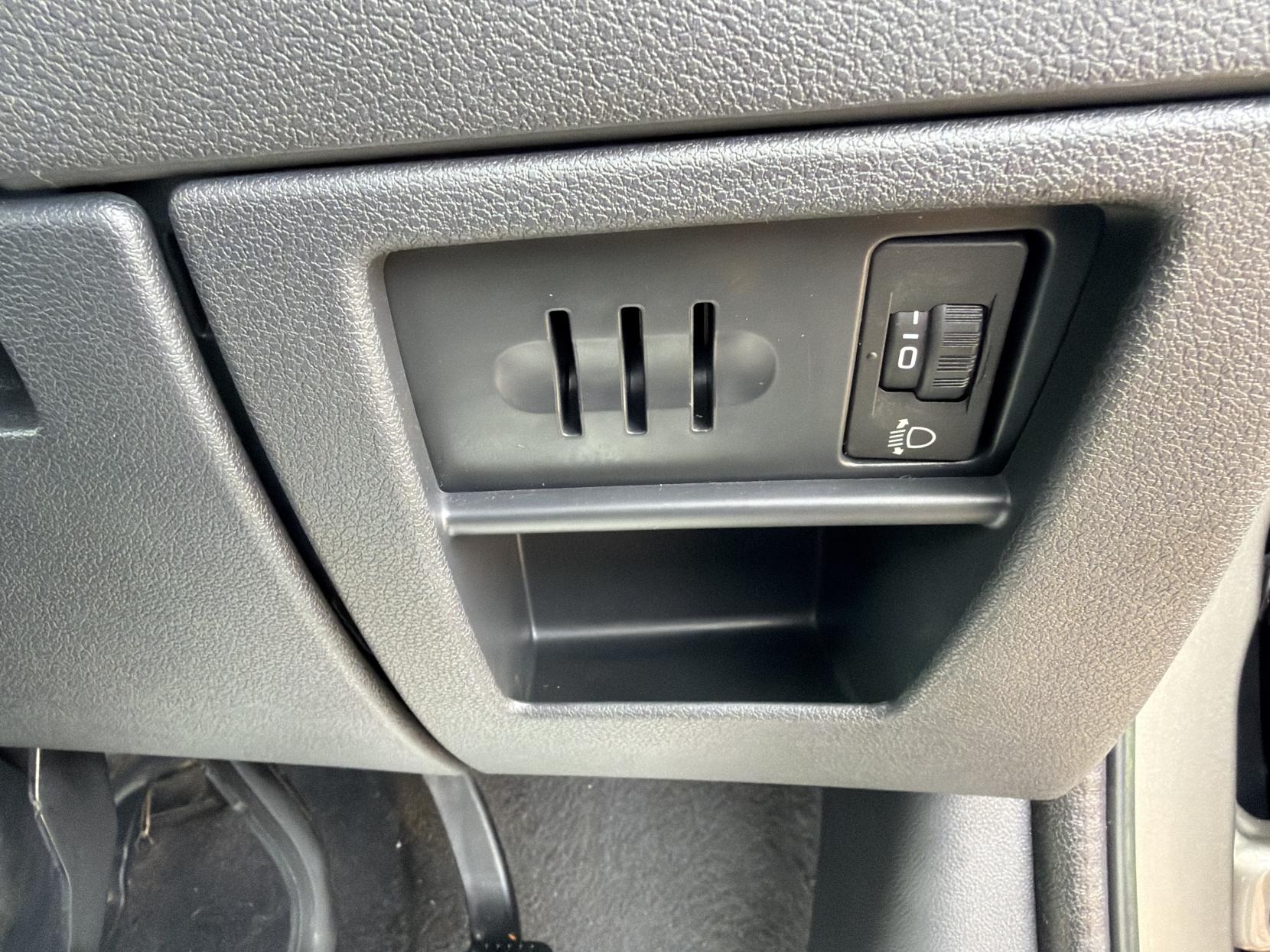 2013 Peugeot 3008 1.6 VTi Active SUV 5dr Petrol Manual Euro 5 (120 ps) - Thumbnail 28