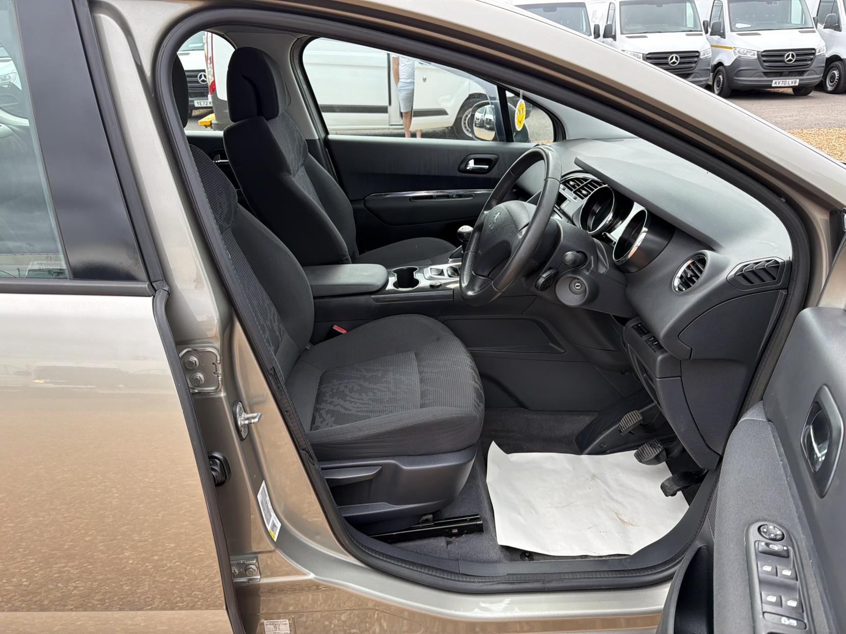 2013 Peugeot 3008 1.6 VTi Active SUV 5dr Petrol Manual Euro 5 (120 ps) - Thumbnail 15
