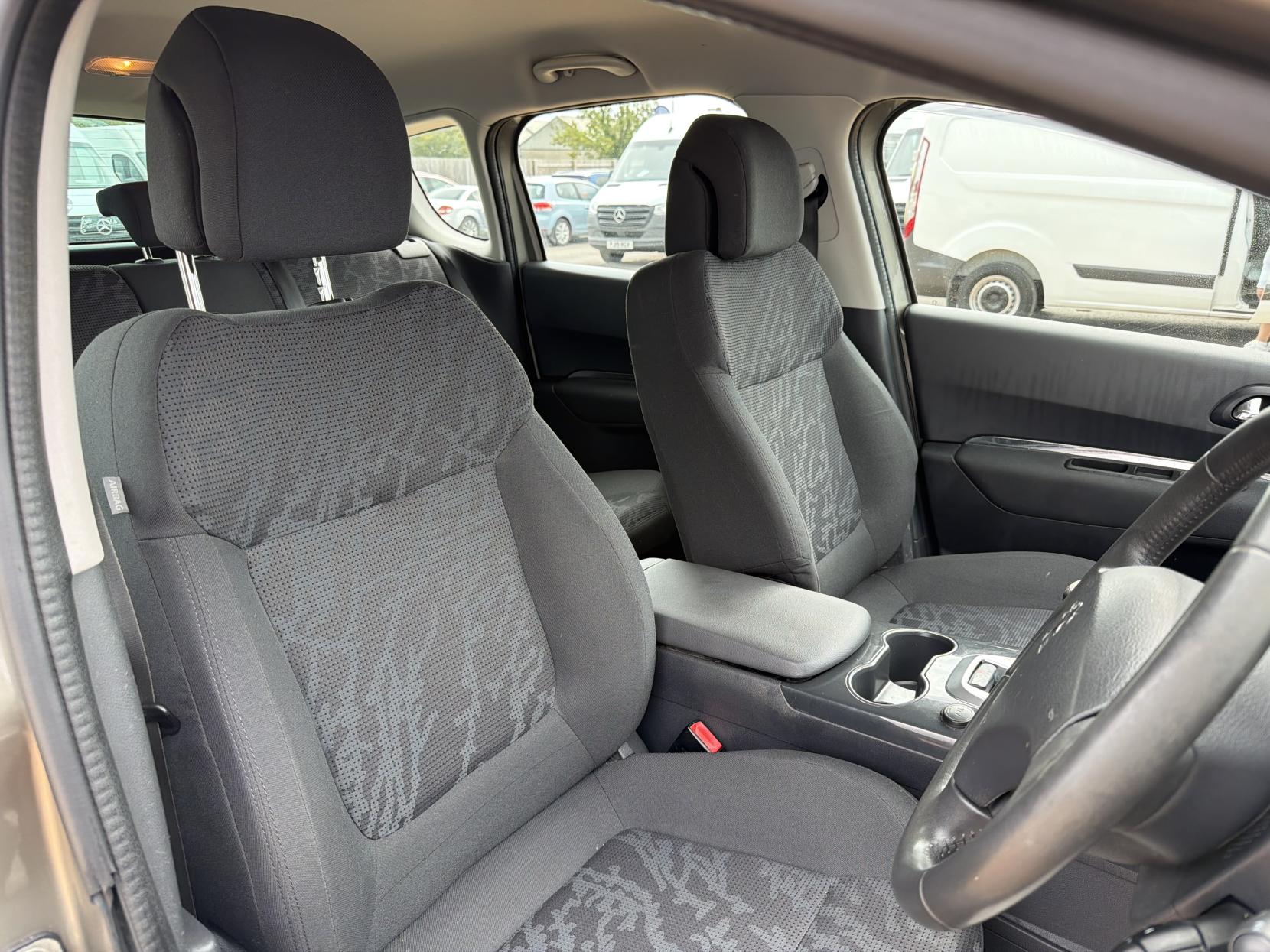2013 Peugeot 3008 1.6 VTi Active SUV 5dr Petrol Manual Euro 5 (120 ps) - Thumbnail 16