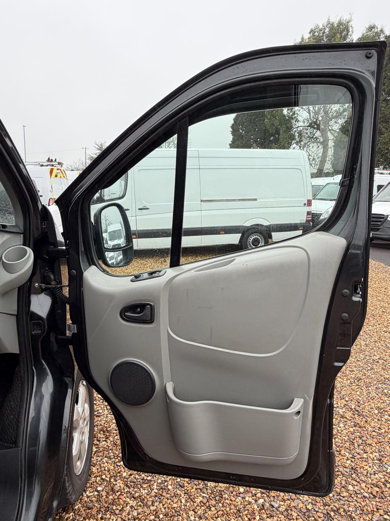 Renault Trafic 2.0 dCi LL29 Sport Crew Van 4dr Diesel Manual L3 H1 (Phase 3, 6 Seats) (207 g/km, 115 bhp)