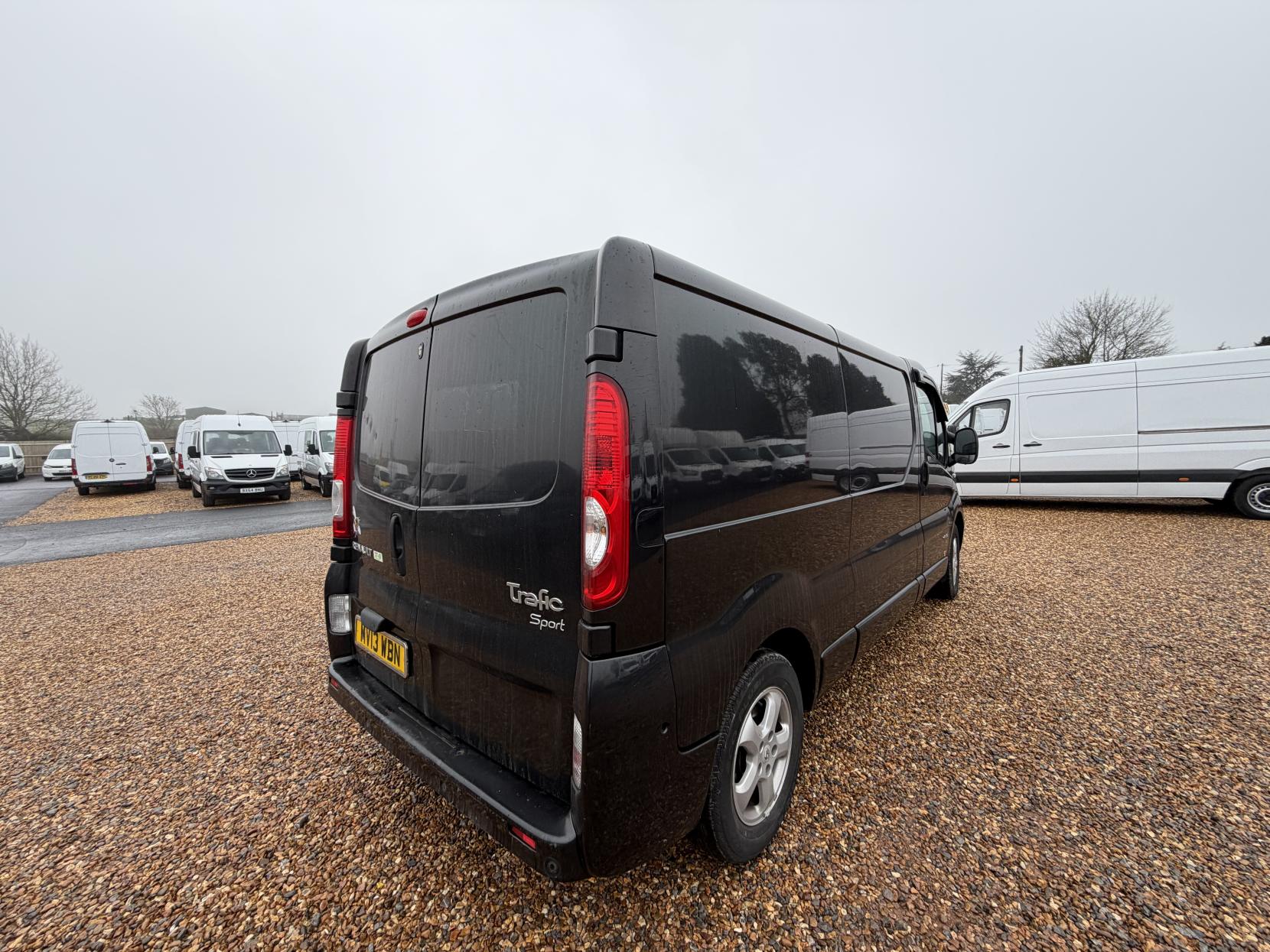 Renault Trafic 2.0 dCi LL29 Sport Crew Van 4dr Diesel Manual L3 H1 (Phase 3, 6 Seats) (207 g/km, 115 bhp)