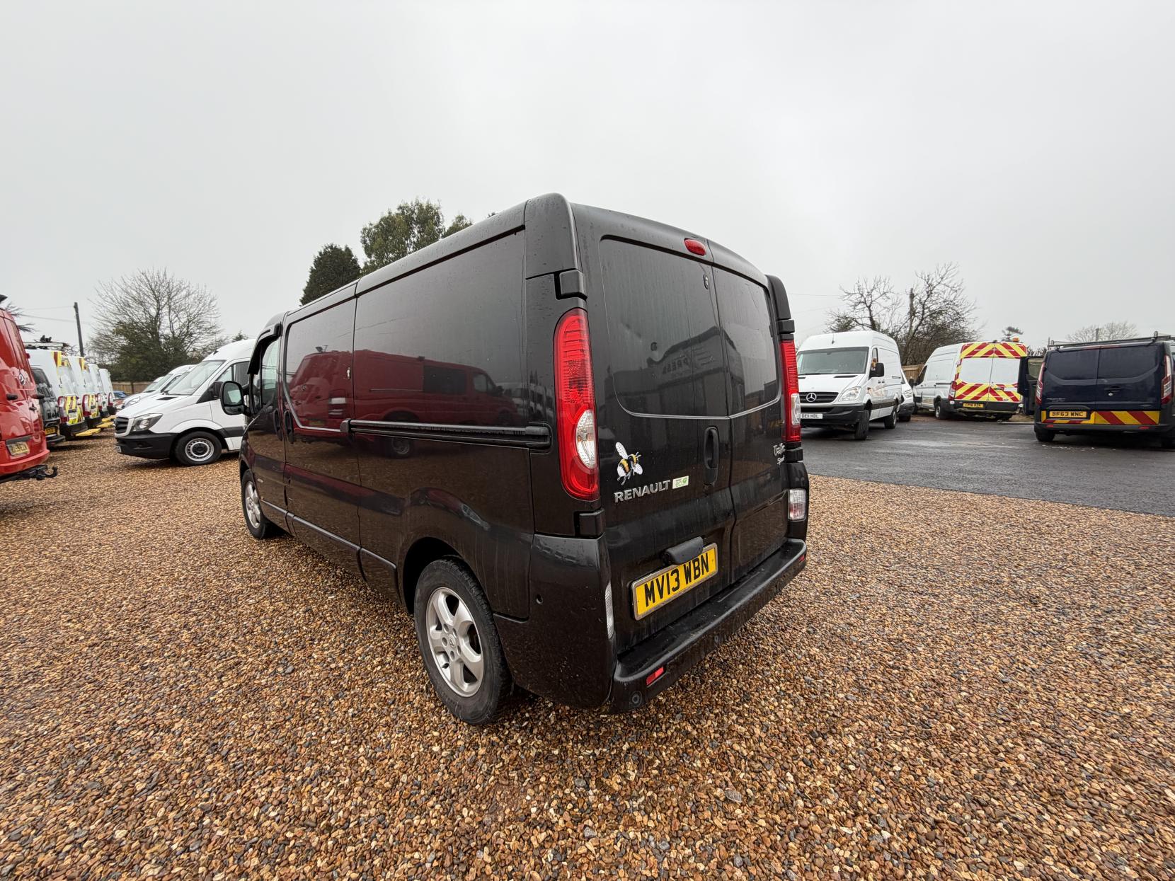 Renault Trafic 2.0 dCi LL29 Sport Crew Van 4dr Diesel Manual L3 H1 (Phase 3, 6 Seats) (207 g/km, 115 bhp)