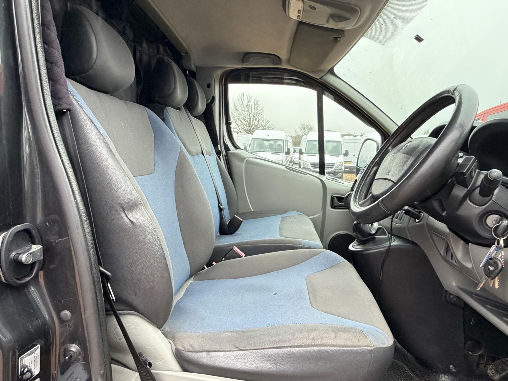 Renault Trafic 2.0 dCi LL29 Sport Crew Van 4dr Diesel Manual L3 H1 (Phase 3, 6 Seats) (207 g/km, 115 bhp)