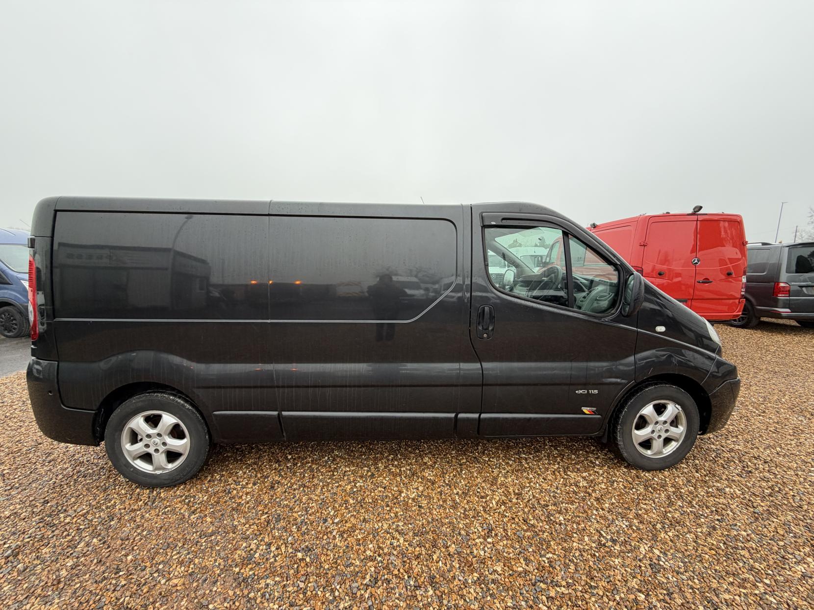 Renault Trafic 2.0 dCi LL29 Sport Crew Van 4dr Diesel Manual L3 H1 (Phase 3, 6 Seats) (207 g/km, 115 bhp)