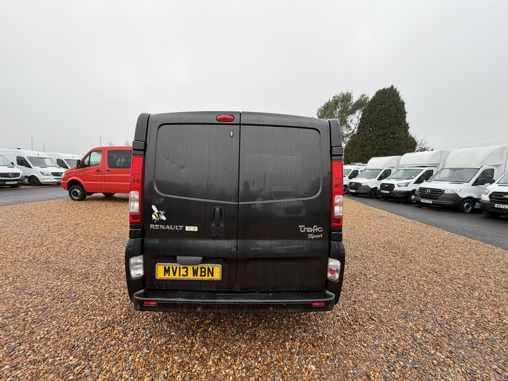 Renault Trafic 2.0 dCi LL29 Sport Crew Van 4dr Diesel Manual L3 H1 (Phase 3, 6 Seats) (207 g/km, 115 bhp)