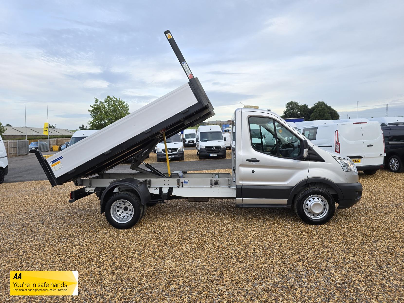 Ford Transit 2.2 TDCi 350 1-Way Tipper 2dr Diesel Manual RWD L2 Euro 5 (s/s) (1-Stop) (125 ps)