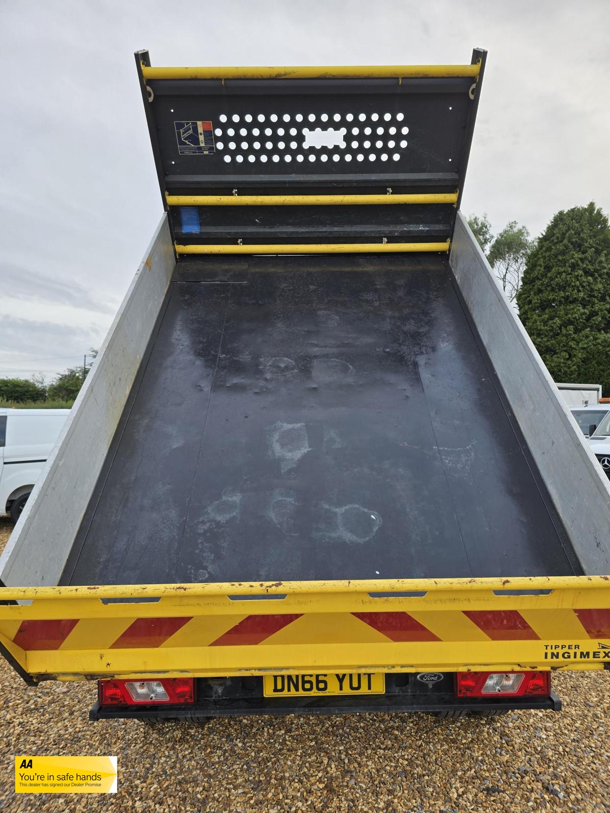 Ford Transit 2.2 TDCi 350 1-Way Tipper 2dr Diesel Manual RWD L2 Euro 5 (s/s) (1-Stop) (125 ps)