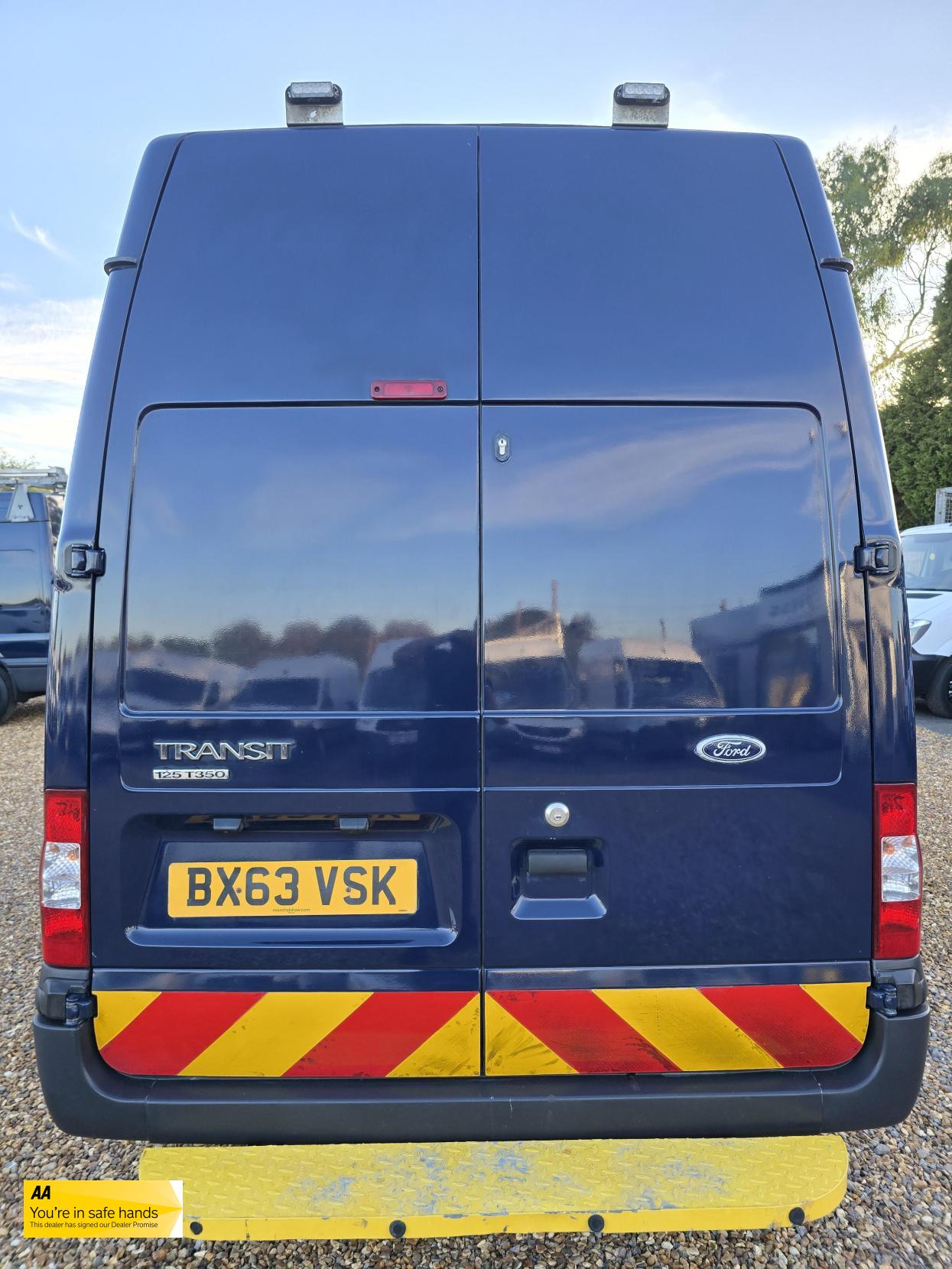 Ford Transit 2.2 TDCi 350 Panel Van 3dr Diesel Manual FWD L2 H3 (209 g/km, 123 bhp)