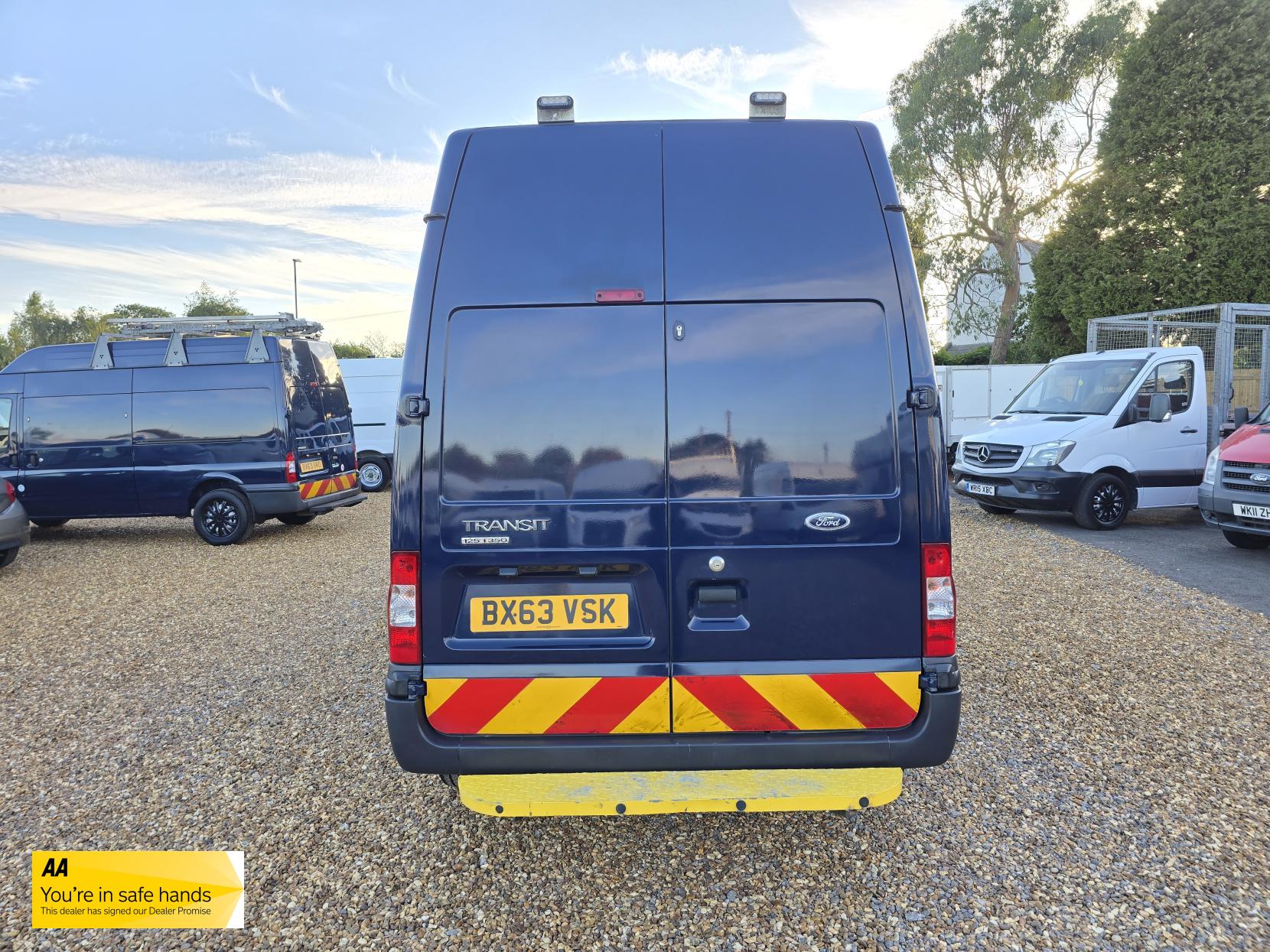 Ford Transit 2.2 TDCi 350 Panel Van 3dr Diesel Manual FWD L2 H3 (209 g/km, 123 bhp)