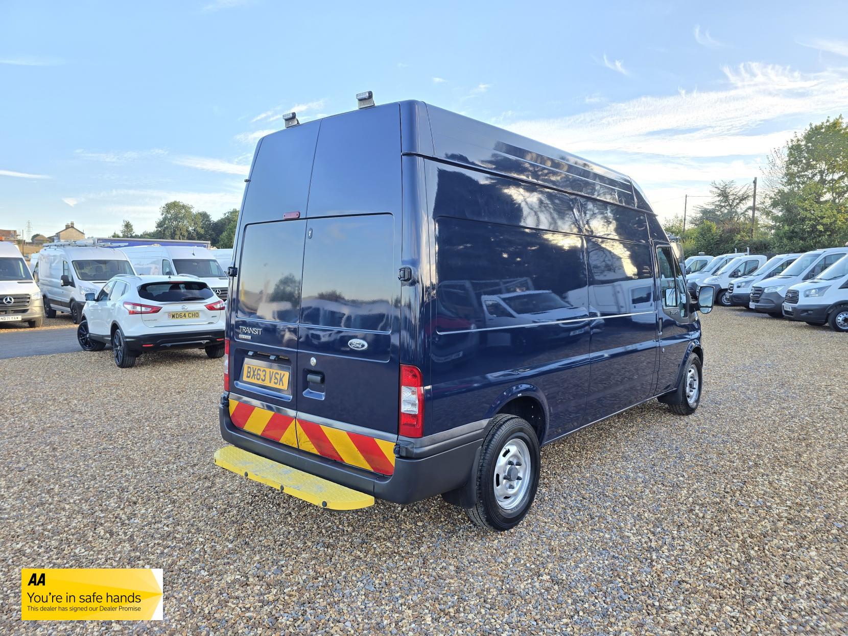 Ford Transit 2.2 TDCi 350 Panel Van 3dr Diesel Manual FWD L2 H3 (209 g/km, 123 bhp)
