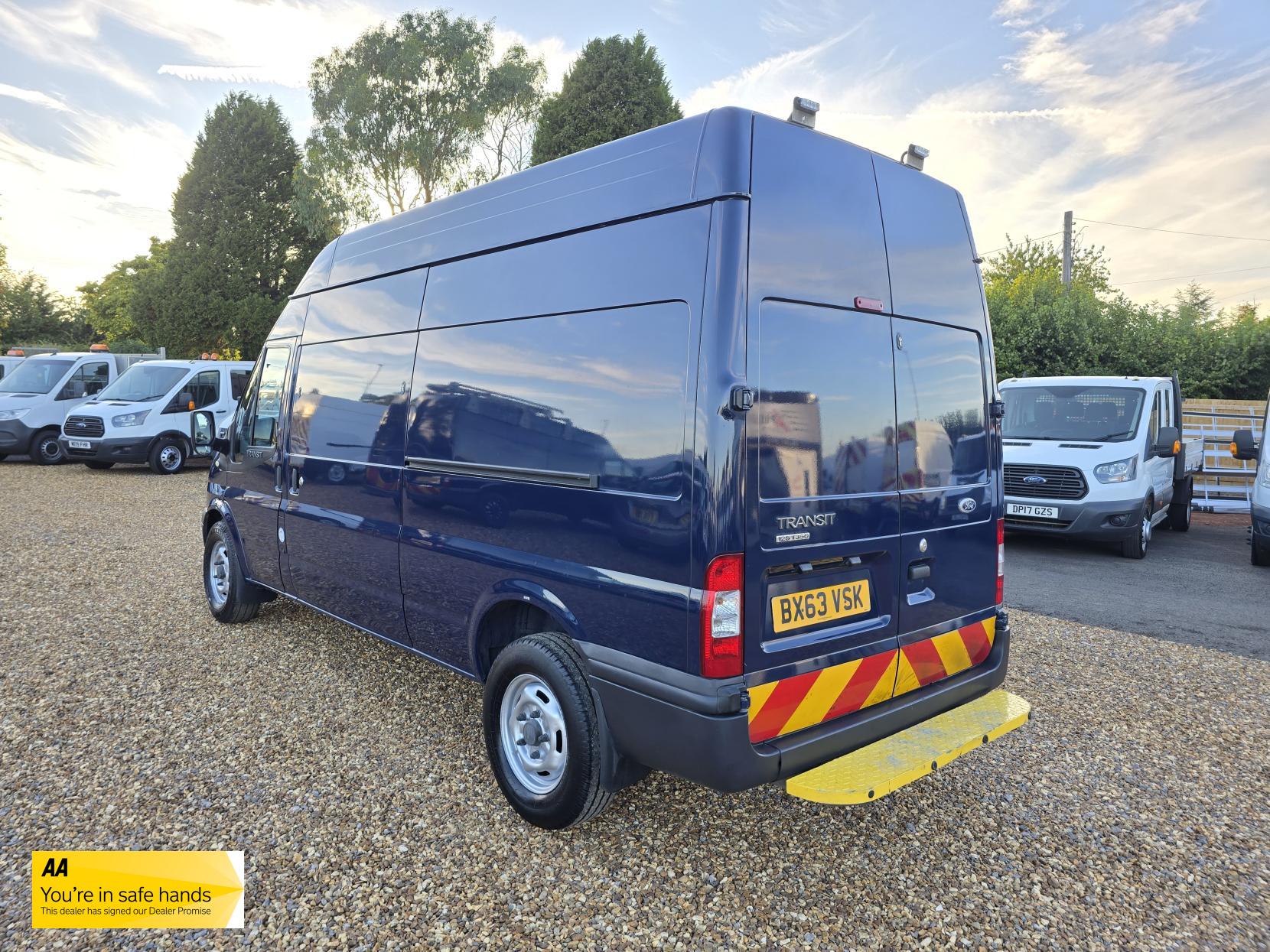 Ford Transit 2.2 TDCi 350 Panel Van 3dr Diesel Manual FWD L2 H3 (209 g/km, 123 bhp)