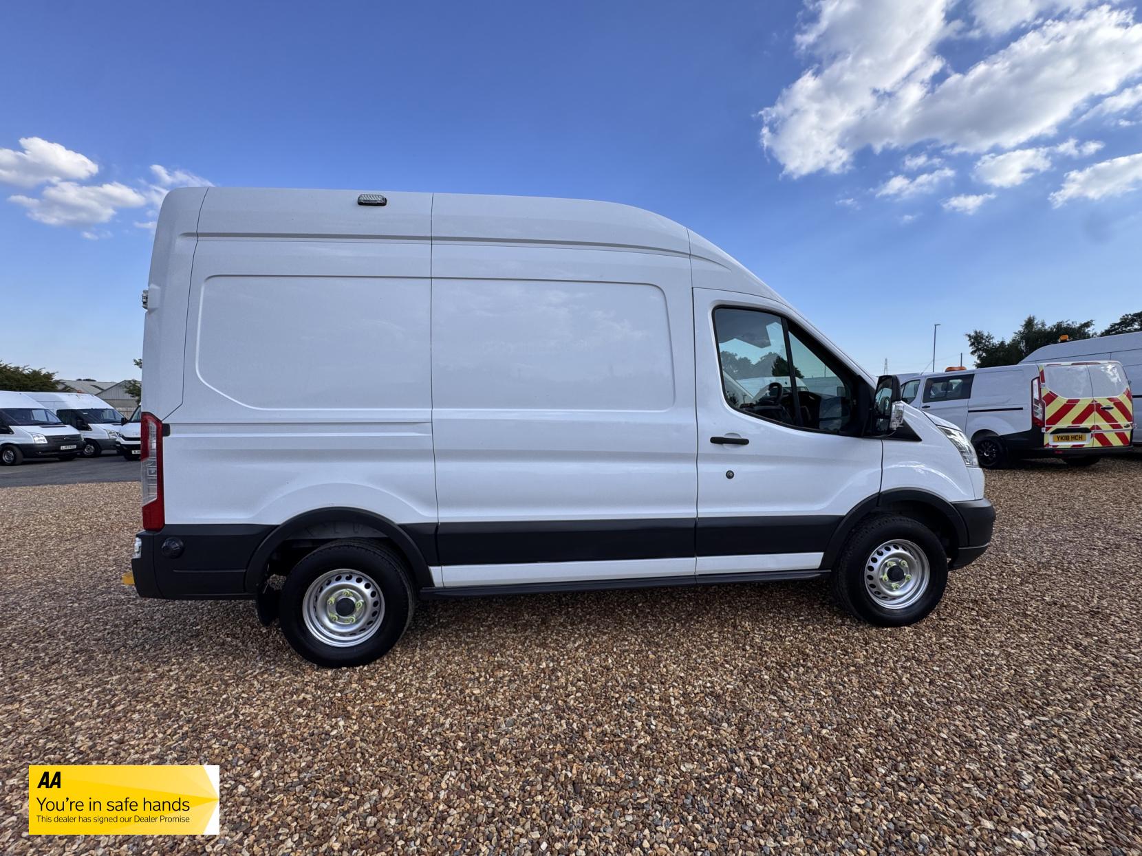 Ford Transit 2.2 TDCi 350 Panel Van 5dr Diesel Manual RWD L2 H3 Euro 5 (125 ps)
