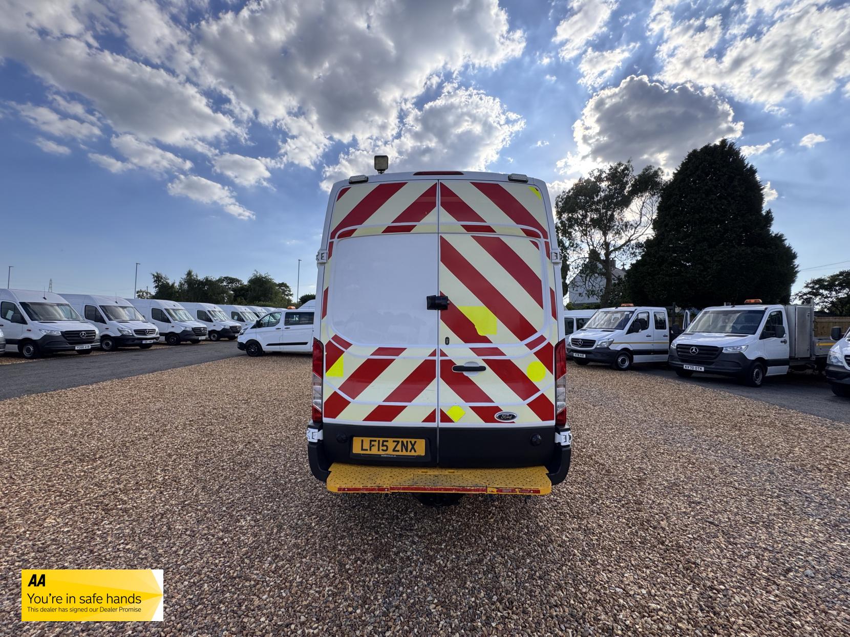 Ford Transit 2.2 TDCi 350 Panel Van 5dr Diesel Manual RWD L2 H3 Euro 5 (125 ps)
