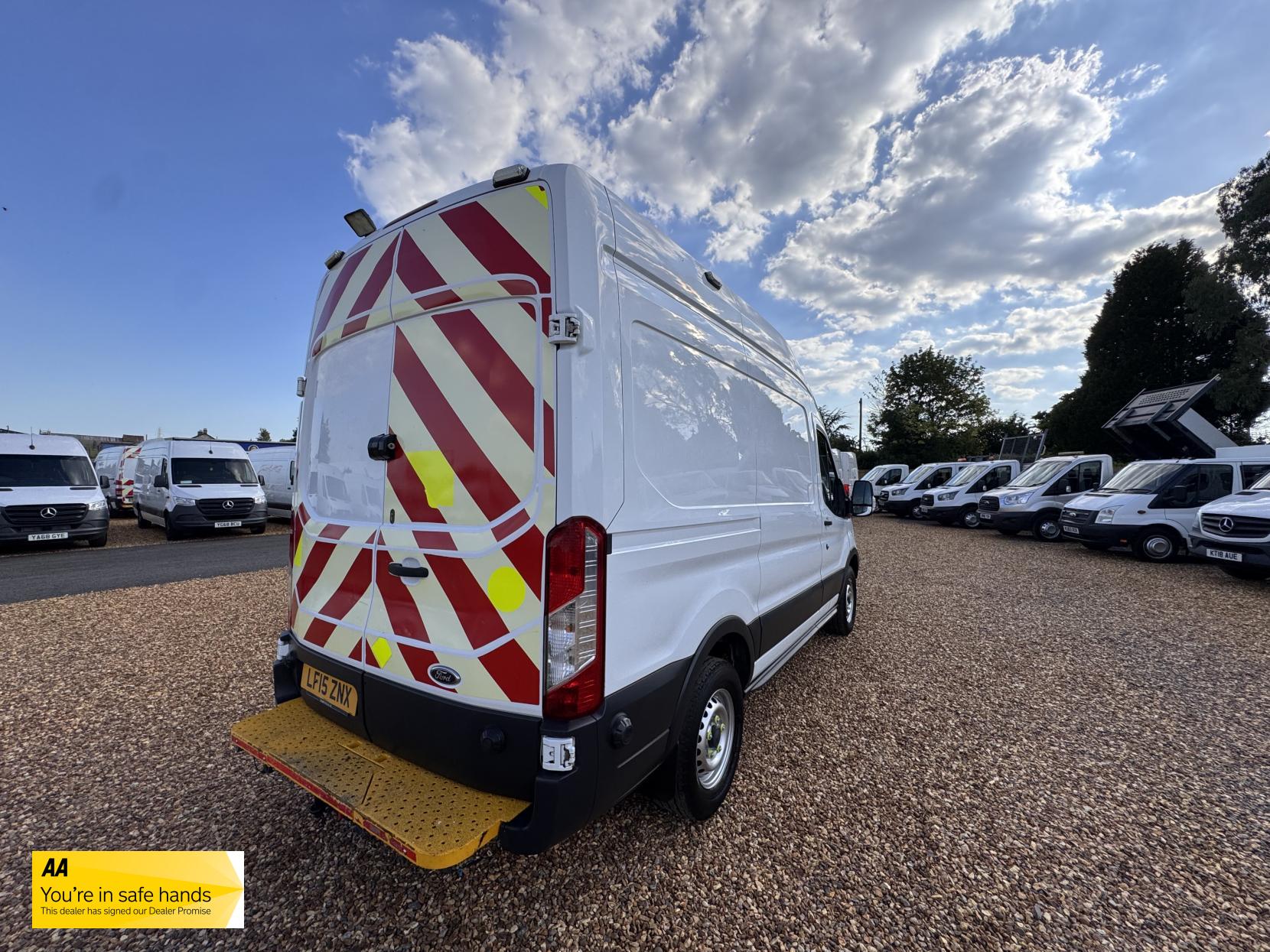 Ford Transit 2.2 TDCi 350 Panel Van 5dr Diesel Manual RWD L2 H3 Euro 5 (125 ps)