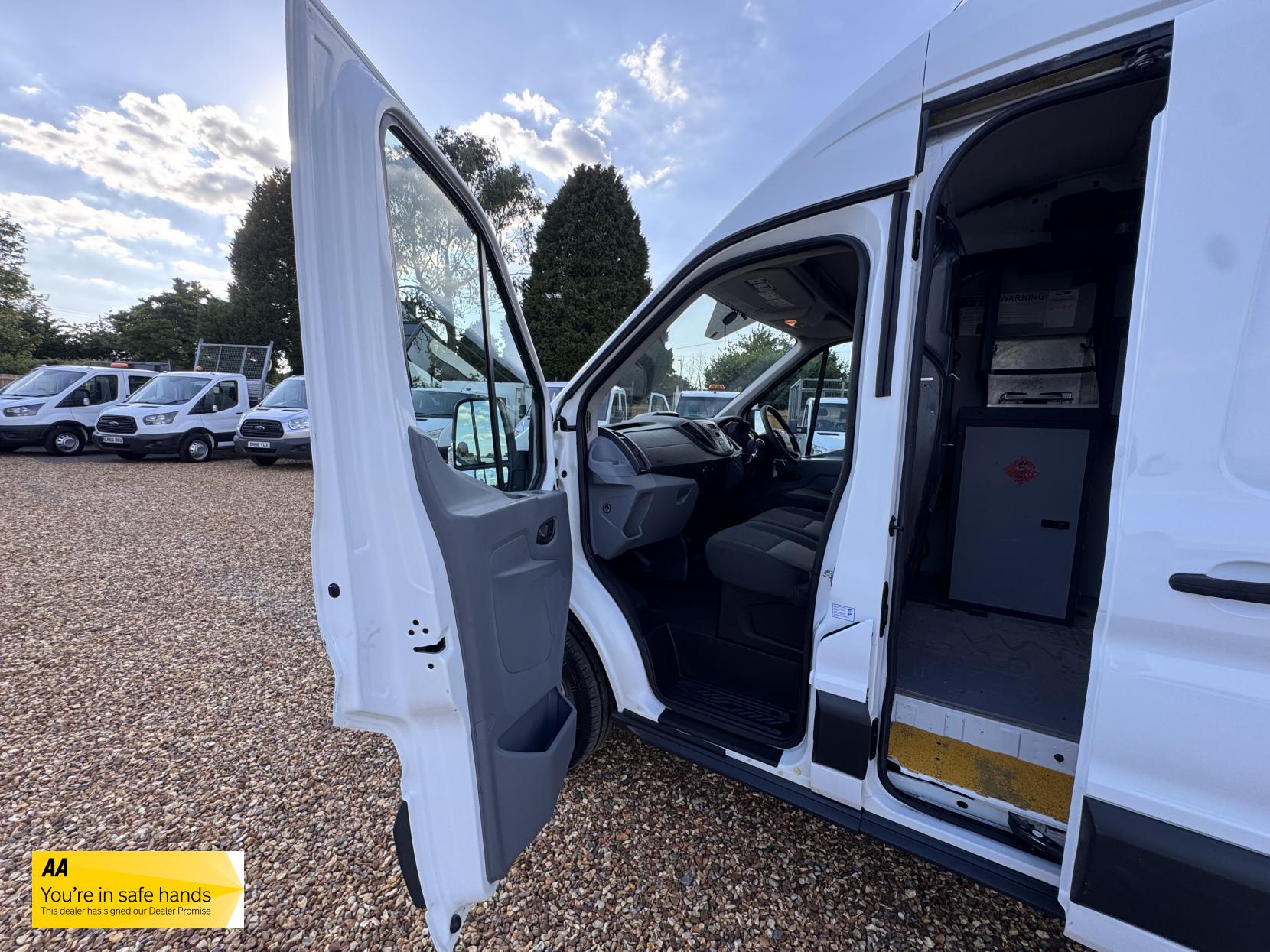 Ford Transit 2.2 TDCi 350 Panel Van 5dr Diesel Manual RWD L2 H3 Euro 5 (125 ps)