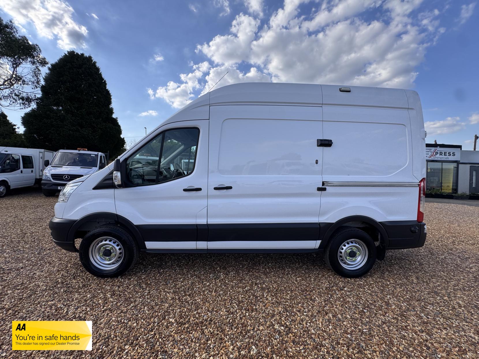 Ford Transit 2.2 TDCi 350 Panel Van 5dr Diesel Manual RWD L2 H3 Euro 5 (125 ps)