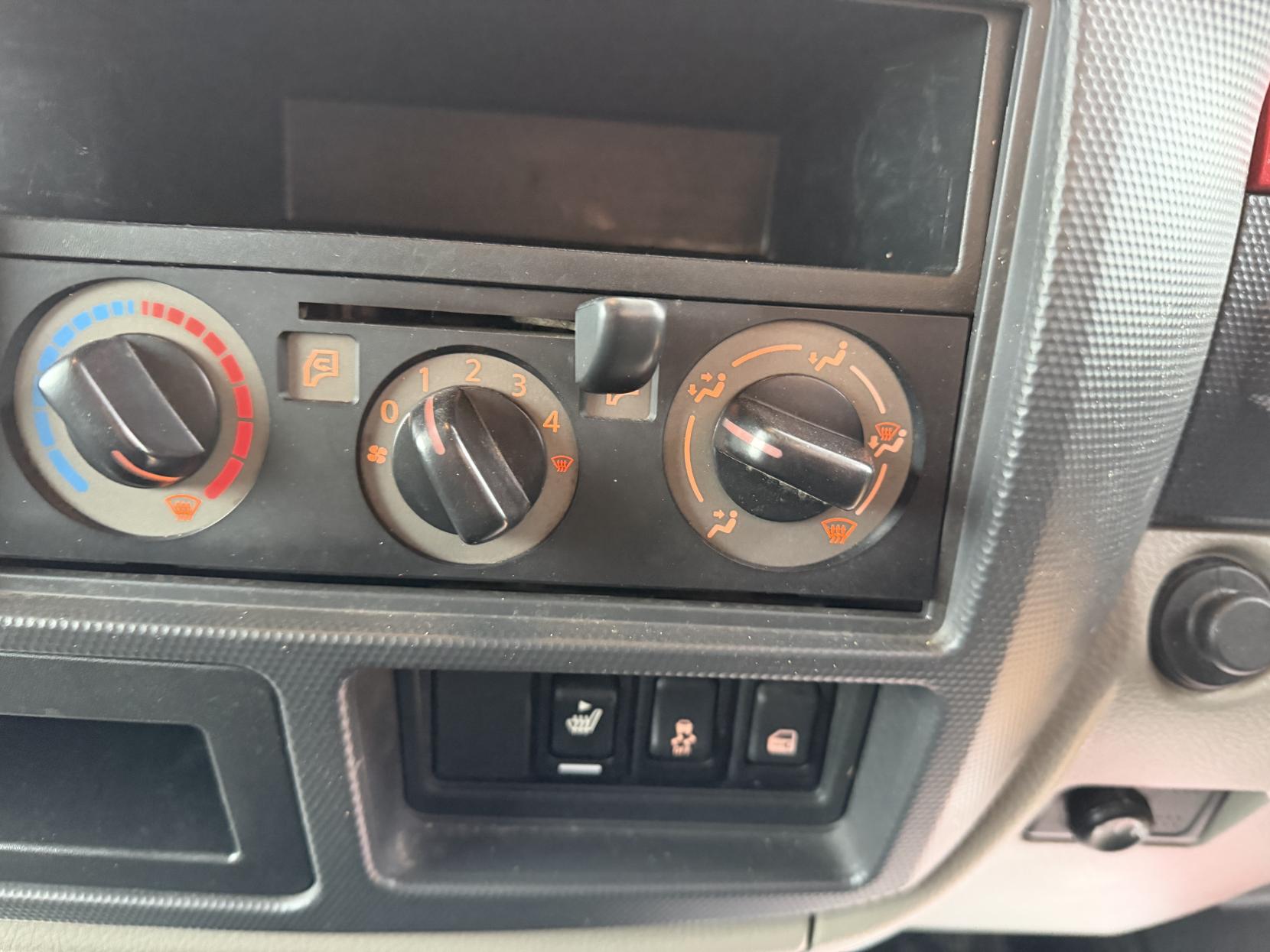 Nissan NT400 Cabstar 3.0 dCi 35.13 Tipper Double Cab 4dr Diesel Manual L2 Euro 6 (130 ps)