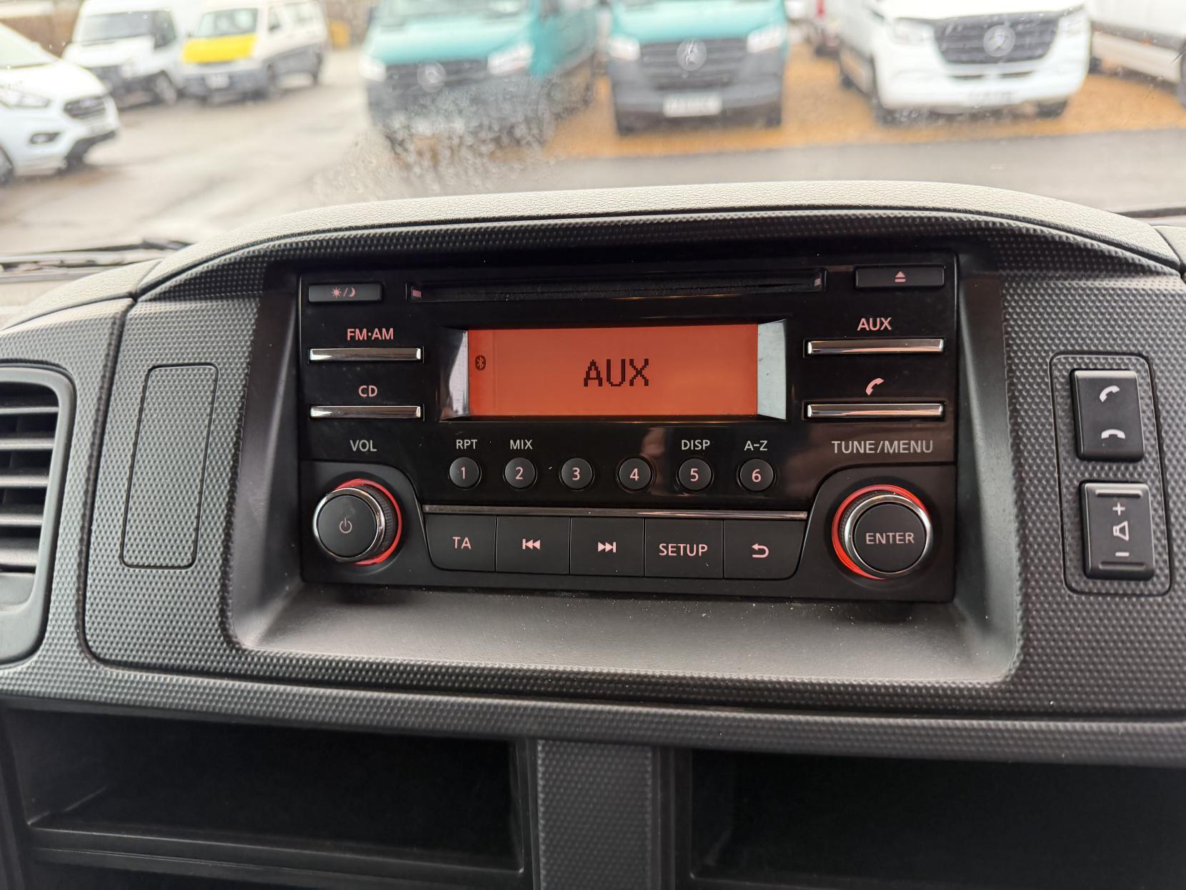 Nissan NT400 Cabstar 3.0 dCi 35.13 Tipper Double Cab 4dr Diesel Manual L2 Euro 6 (130 ps)