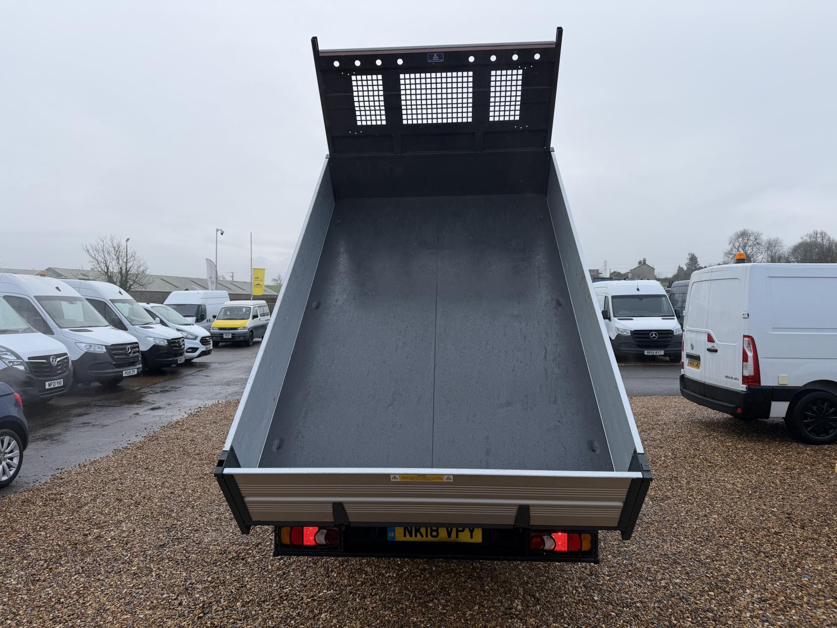 Nissan NT400 Cabstar 3.0 dCi 35.13 Tipper Double Cab 4dr Diesel Manual L2 Euro 6 (130 ps)