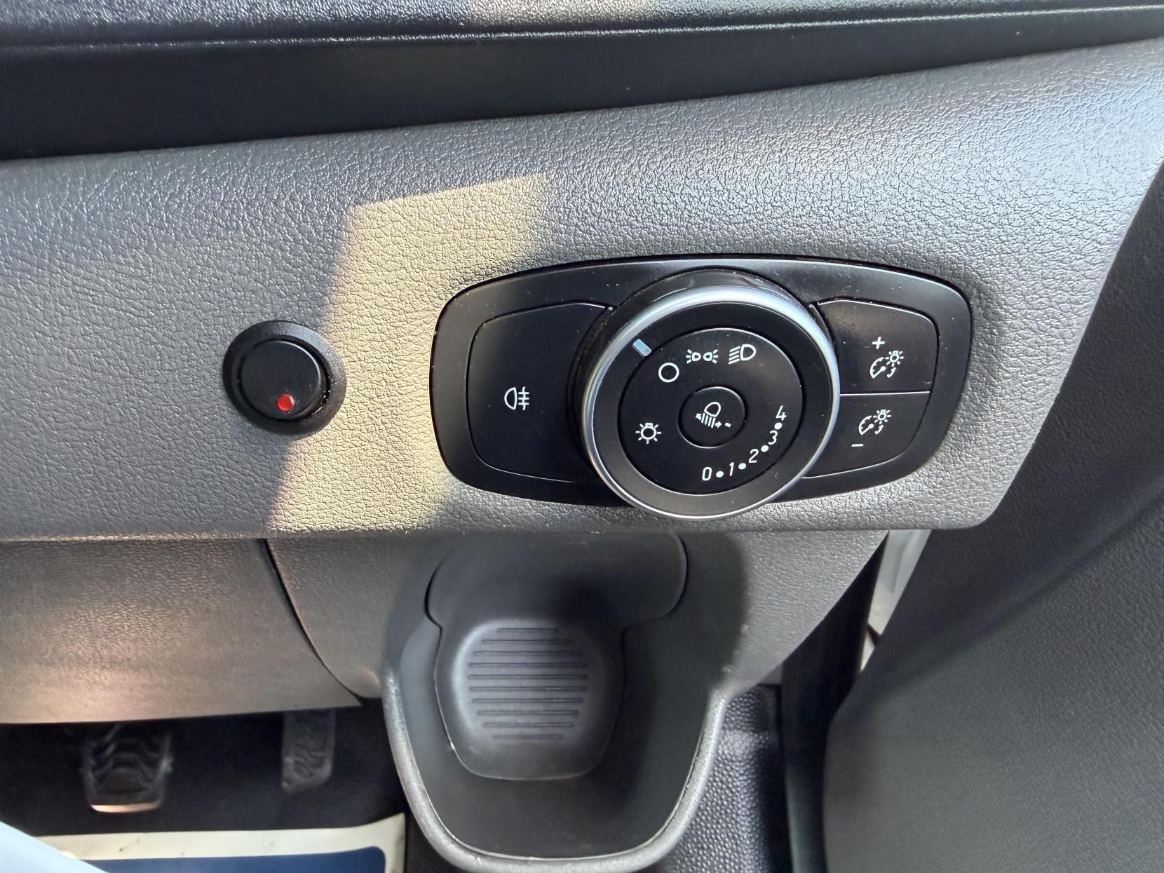 Ford Transit Custom 2.0 280 EcoBlue Leader Crew Van Double Cab 5dr Diesel Manual L1 H1 Euro 6 (s/s) (105 ps)