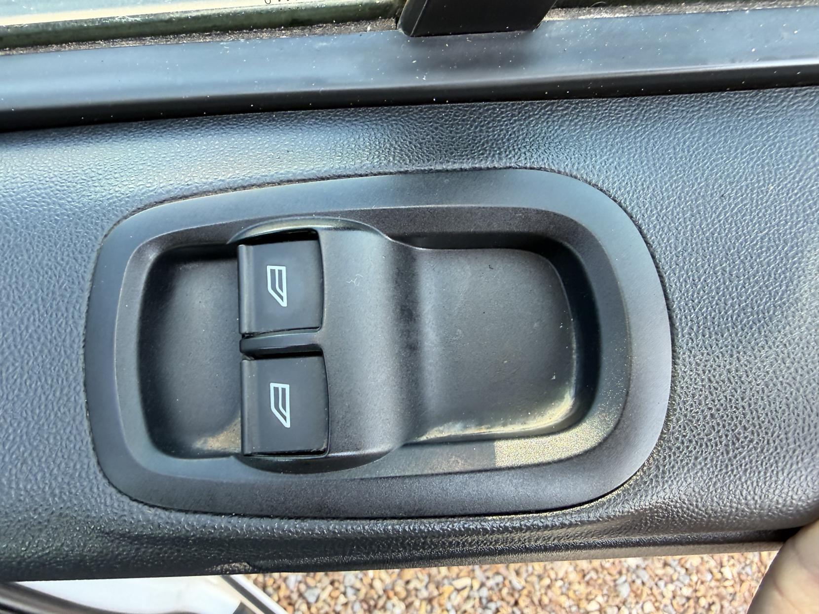 Ford Transit Custom 2.0 280 EcoBlue Leader Crew Van Double Cab 5dr Diesel Manual L1 H1 Euro 6 (s/s) (105 ps)