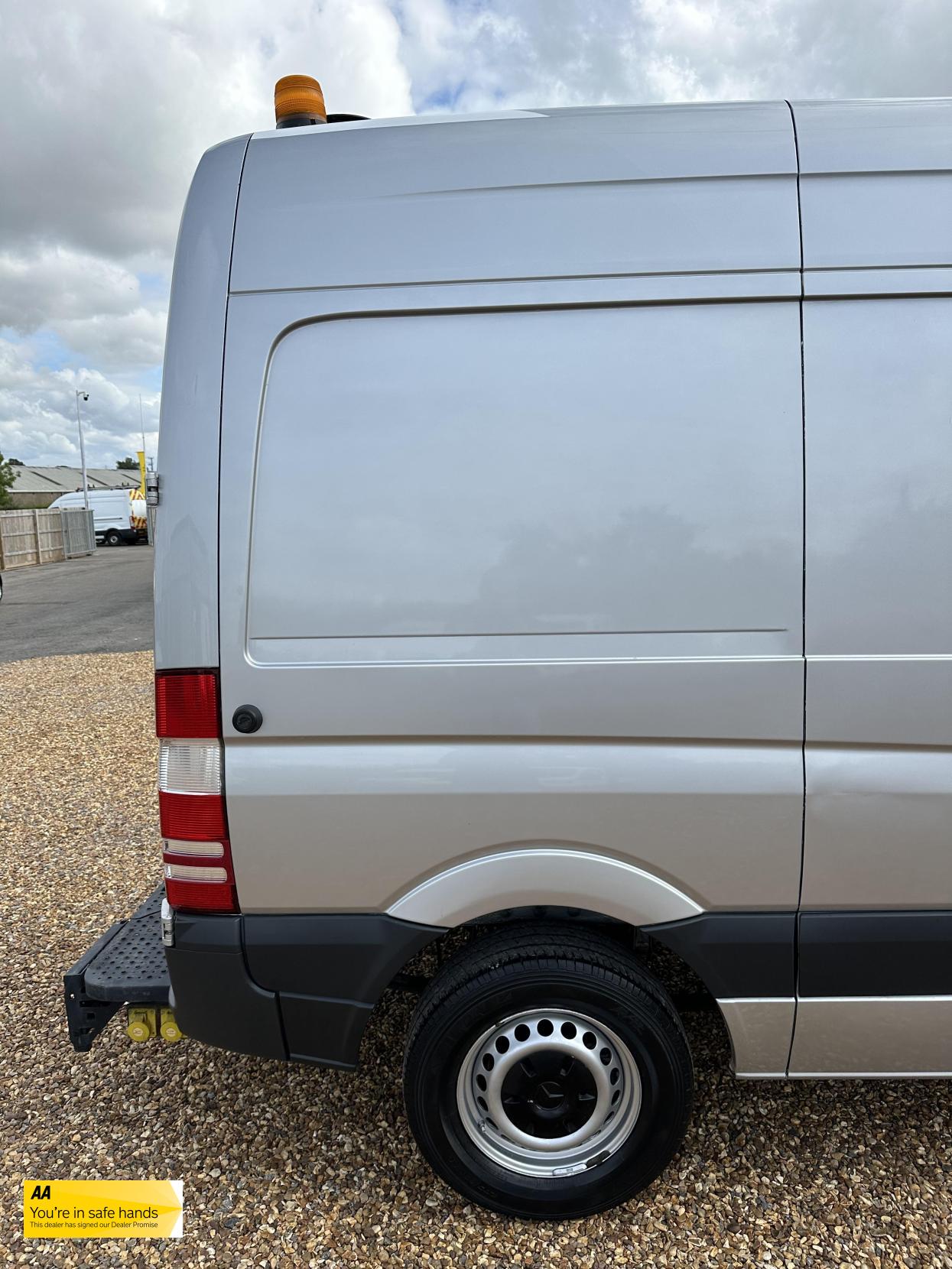 Mercedes-Benz Sprinter 2.1 313 CDi BlueEFFICIENCY Panel Van 4dr Diesel Manual RWD L1 H3 (211 g/km, 129 bhp)