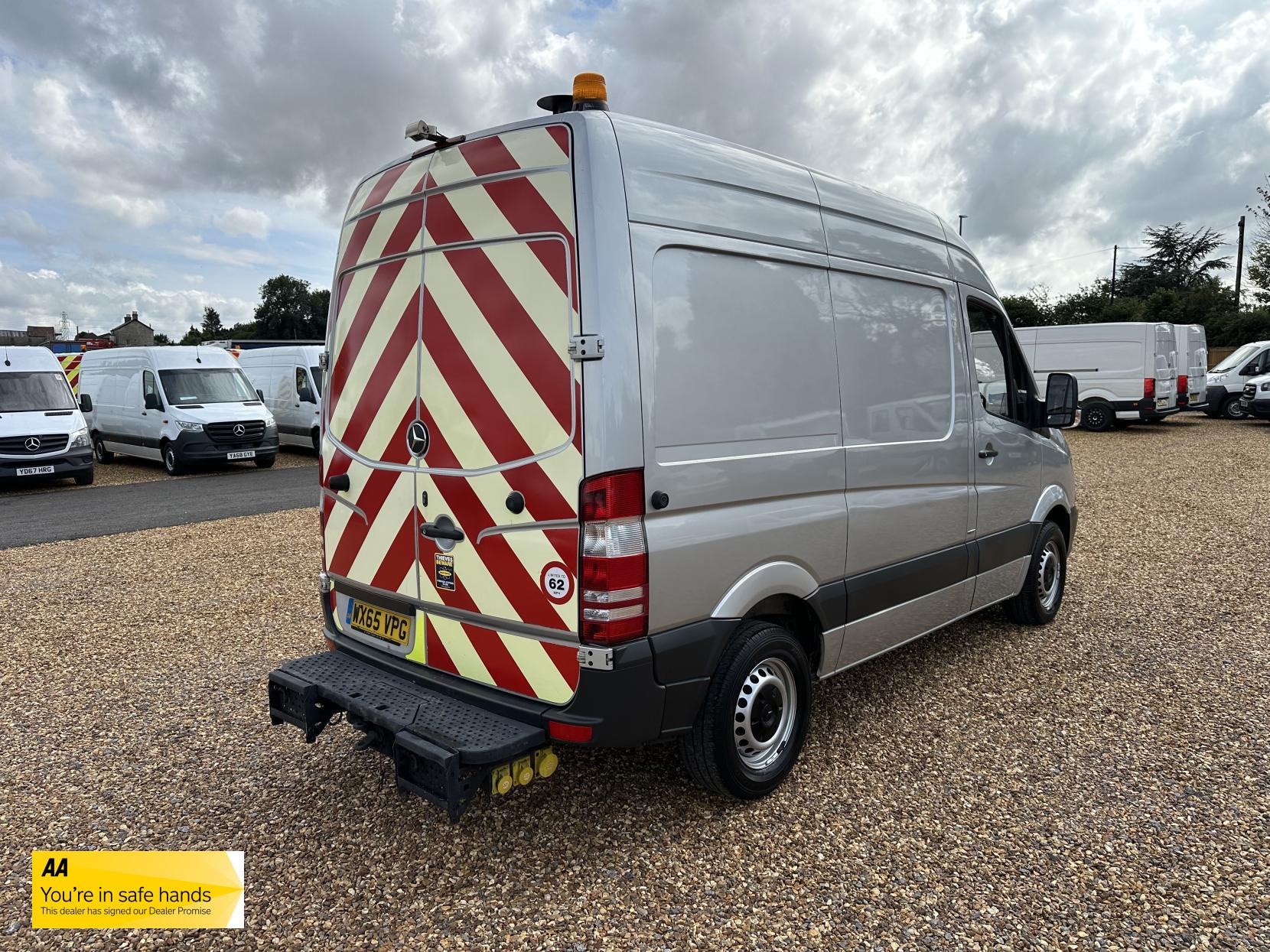 Mercedes-Benz Sprinter 2.1 313 CDi BlueEFFICIENCY Panel Van 4dr Diesel Manual RWD L1 H3 (211 g/km, 129 bhp)