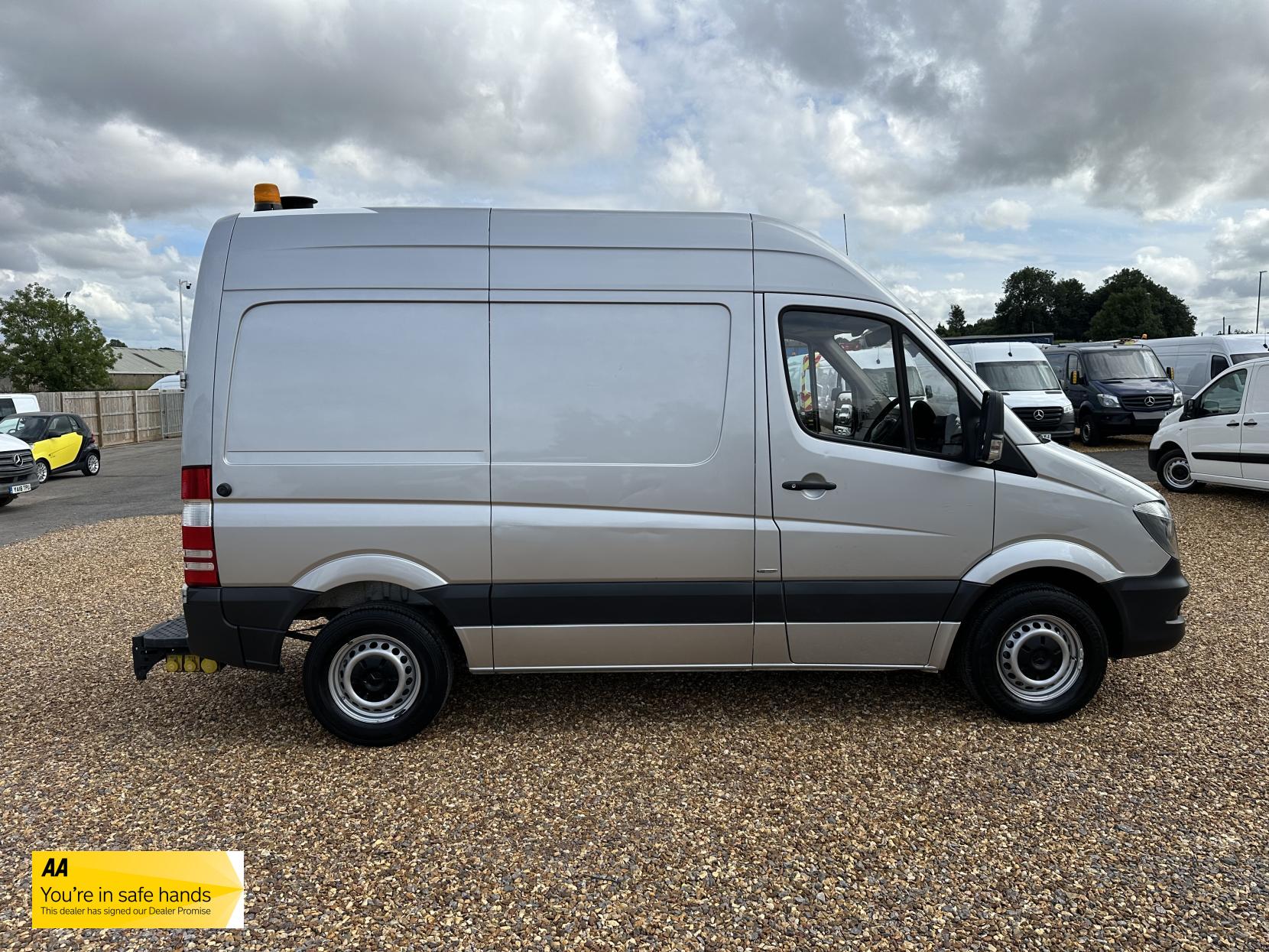 Mercedes-Benz Sprinter 2.1 313 CDi BlueEFFICIENCY Panel Van 4dr Diesel Manual RWD L1 H3 (211 g/km, 129 bhp)
