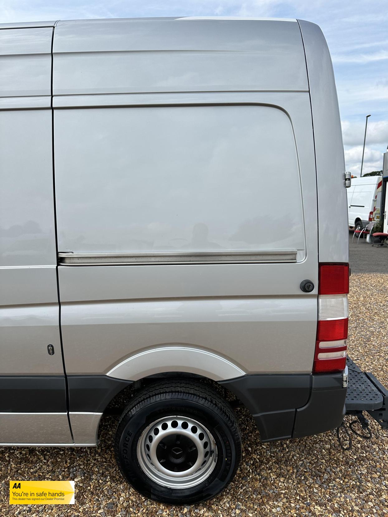 Mercedes-Benz Sprinter 2.1 313 CDi BlueEFFICIENCY Panel Van 4dr Diesel Manual RWD L1 H3 (211 g/km, 129 bhp)