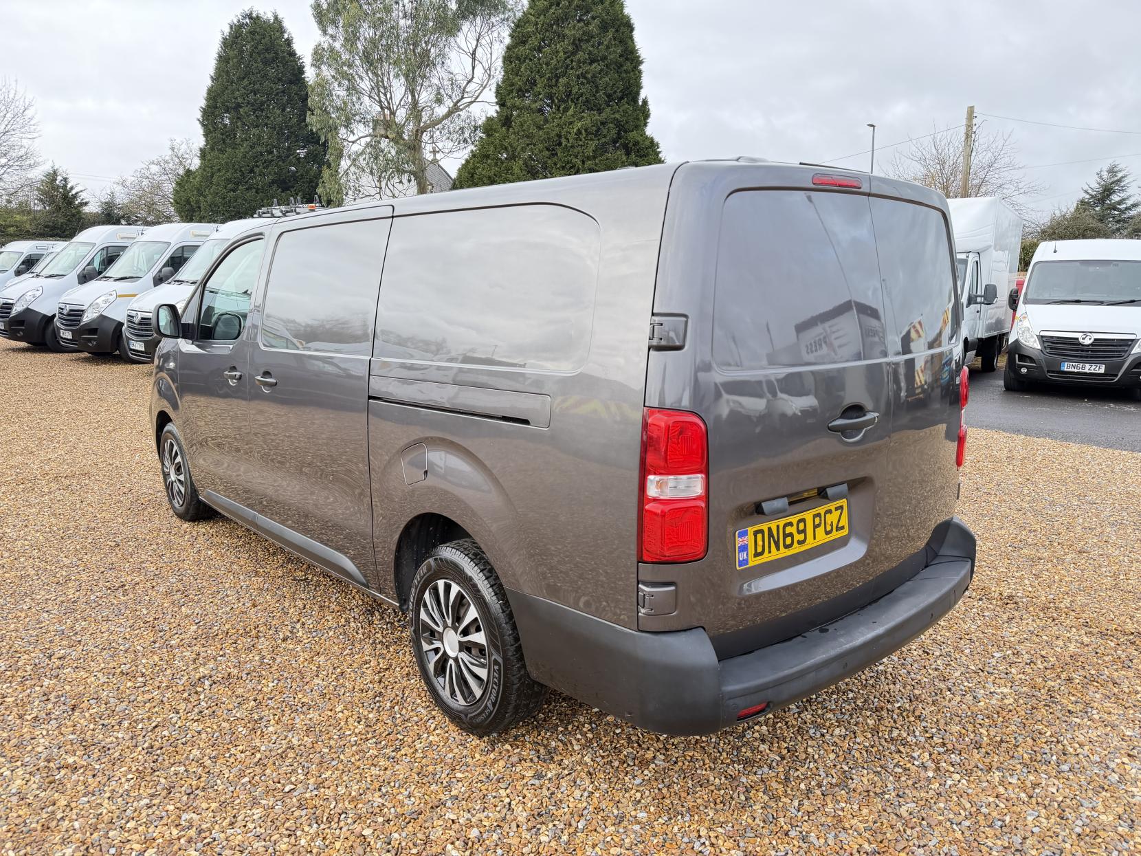 Vauxhall Vivaro 1.5 Turbo D 2900 Dynamic Panel Van 6dr Diesel Manual L2 H1 Euro 6 (s/s) (100 ps)