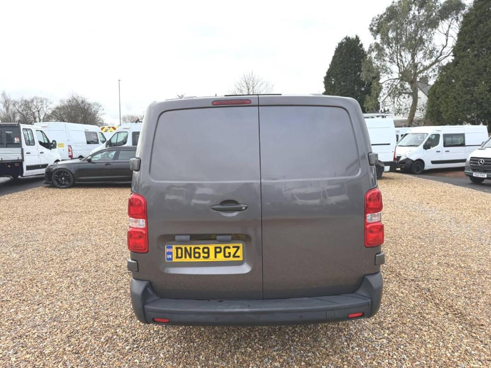 Vauxhall Vivaro 1.5 Turbo D 2900 Dynamic Panel Van 6dr Diesel Manual L2 H1 Euro 6 (s/s) (100 ps)