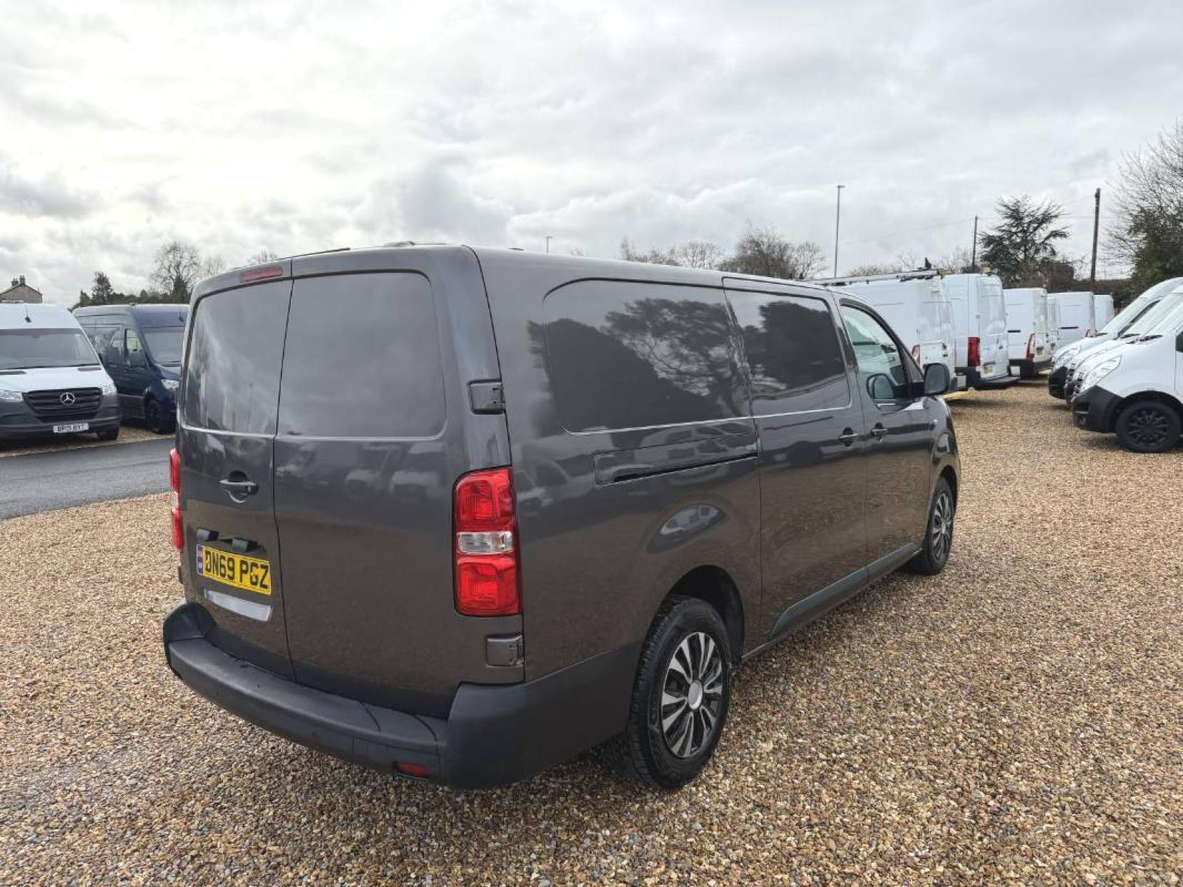 Vauxhall Vivaro 1.5 Turbo D 2900 Dynamic Panel Van 6dr Diesel Manual L2 H1 Euro 6 (s/s) (100 ps)