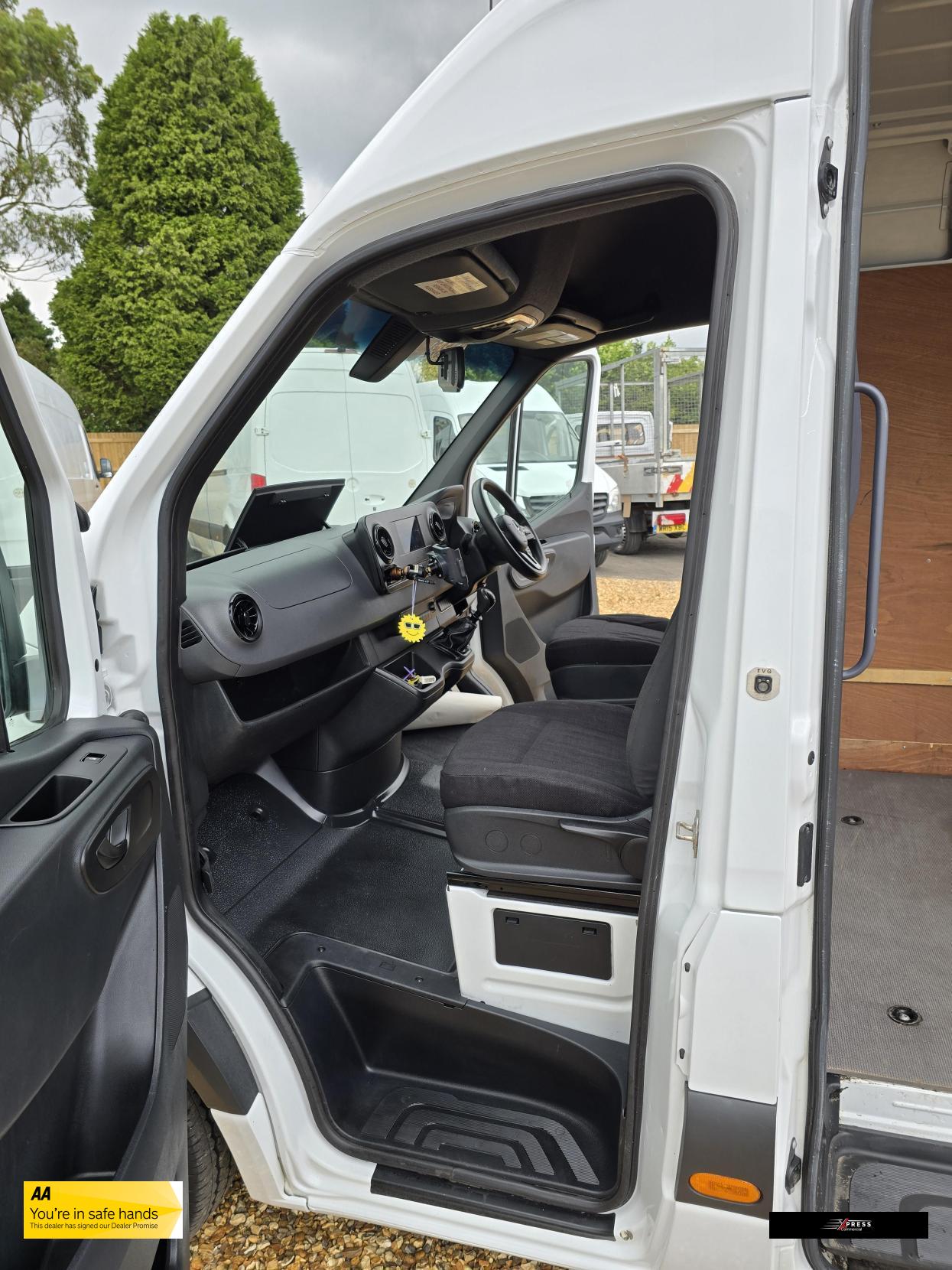 Mercedes-Benz Sprinter Sprinter 2.1 311 CDI Panel Van 5dr Diesel Manual RWD L3 H2 Euro 6 (114 ps)
