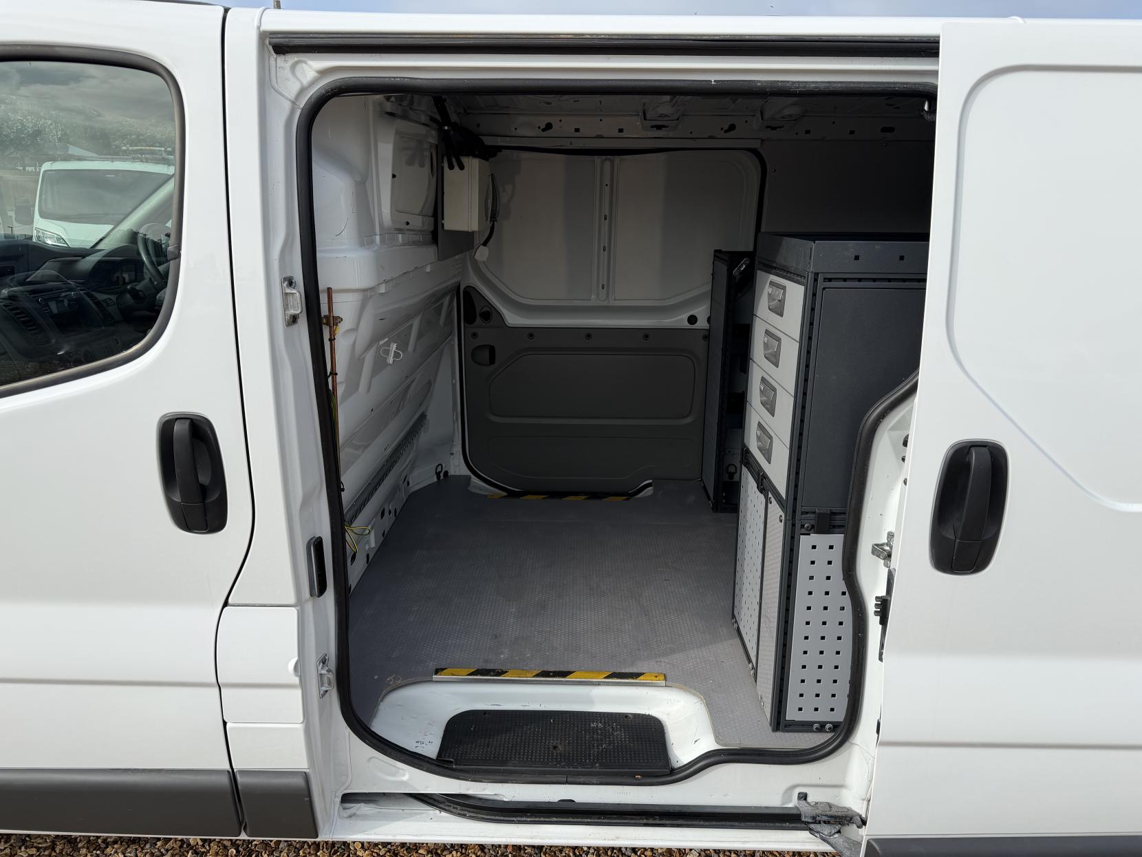 2014 Vauxhall Vivaro 2.0 2900 CDTi ecoFLEX Panel Van 4dr Diesel Manual FWD L1 (185 g/km, 113 bhp) - Thumbnail 23