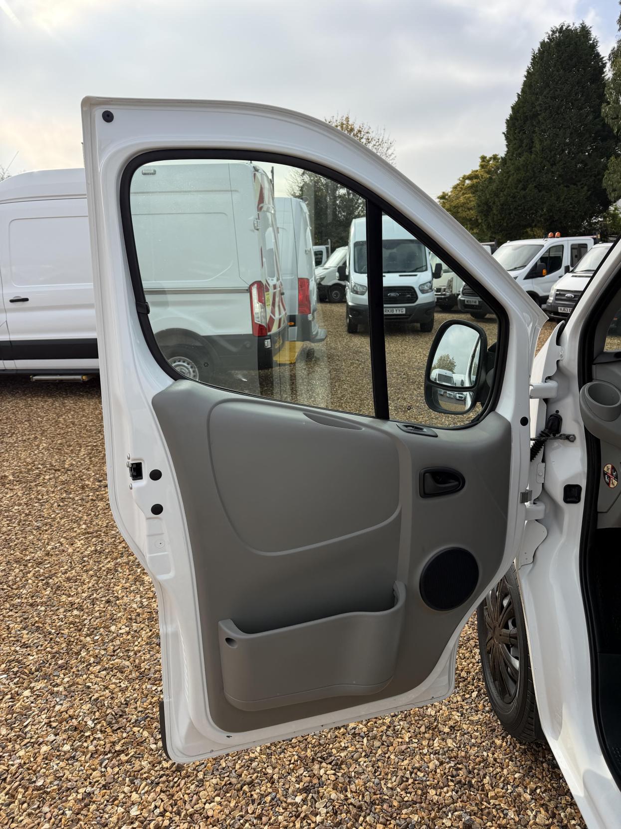 2014 Vauxhall Vivaro 2.0 2900 CDTi ecoFLEX Panel Van 4dr Diesel Manual FWD L1 (185 g/km, 113 bhp) - Thumbnail 12