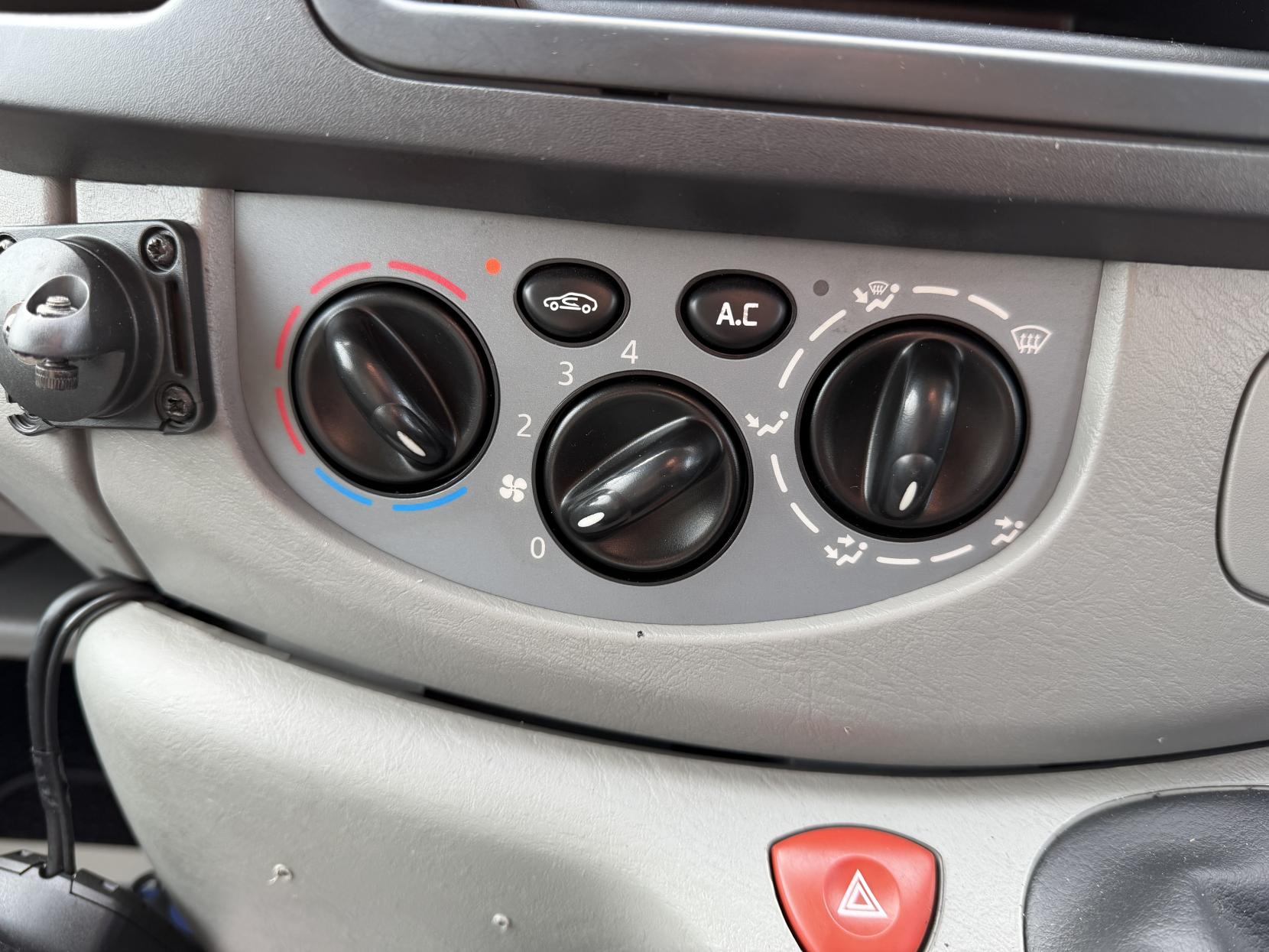 2014 Vauxhall Vivaro 2.0 2900 CDTi ecoFLEX Panel Van 4dr Diesel Manual FWD L1 (185 g/km, 113 bhp) - Thumbnail 22