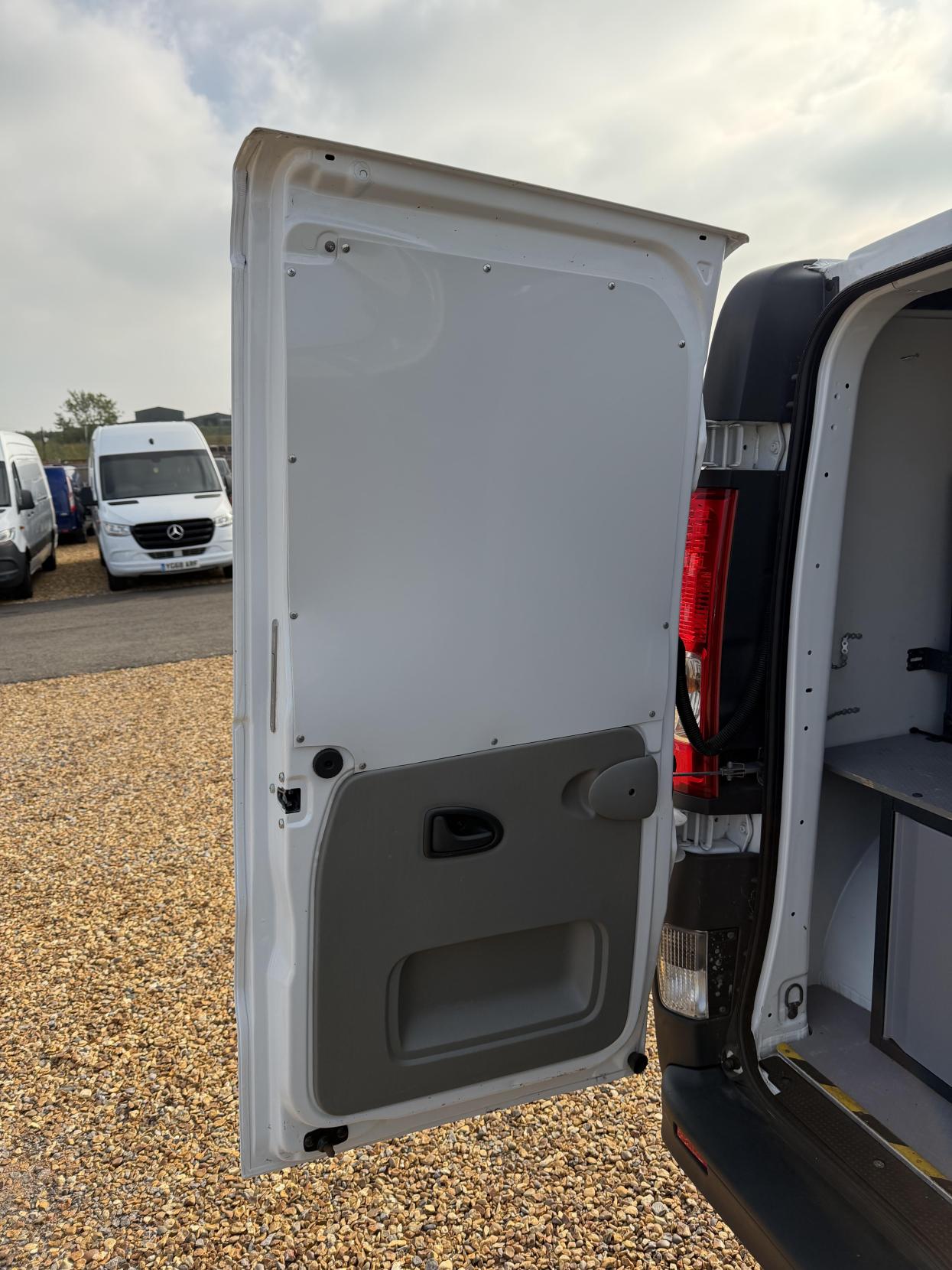 2014 Vauxhall Vivaro 2.0 2900 CDTi ecoFLEX Panel Van 4dr Diesel Manual FWD L1 (185 g/km, 113 bhp) - Thumbnail 35