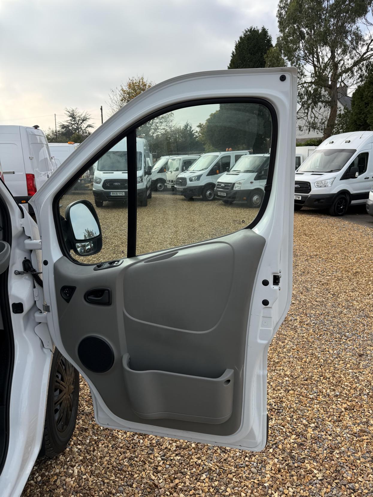 2014 Vauxhall Vivaro 2.0 2900 CDTi ecoFLEX Panel Van 4dr Diesel Manual FWD L1 (185 g/km, 113 bhp) - Thumbnail 11