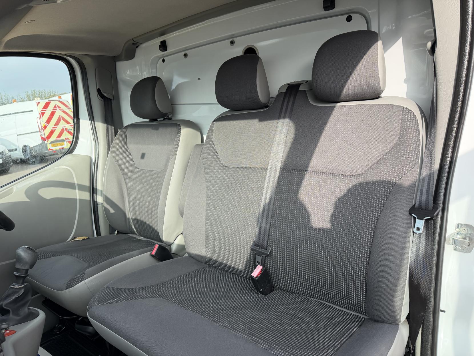 2014 Vauxhall Vivaro 2.0 2900 CDTi ecoFLEX Panel Van 4dr Diesel Manual FWD L1 (185 g/km, 113 bhp) - Thumbnail 16