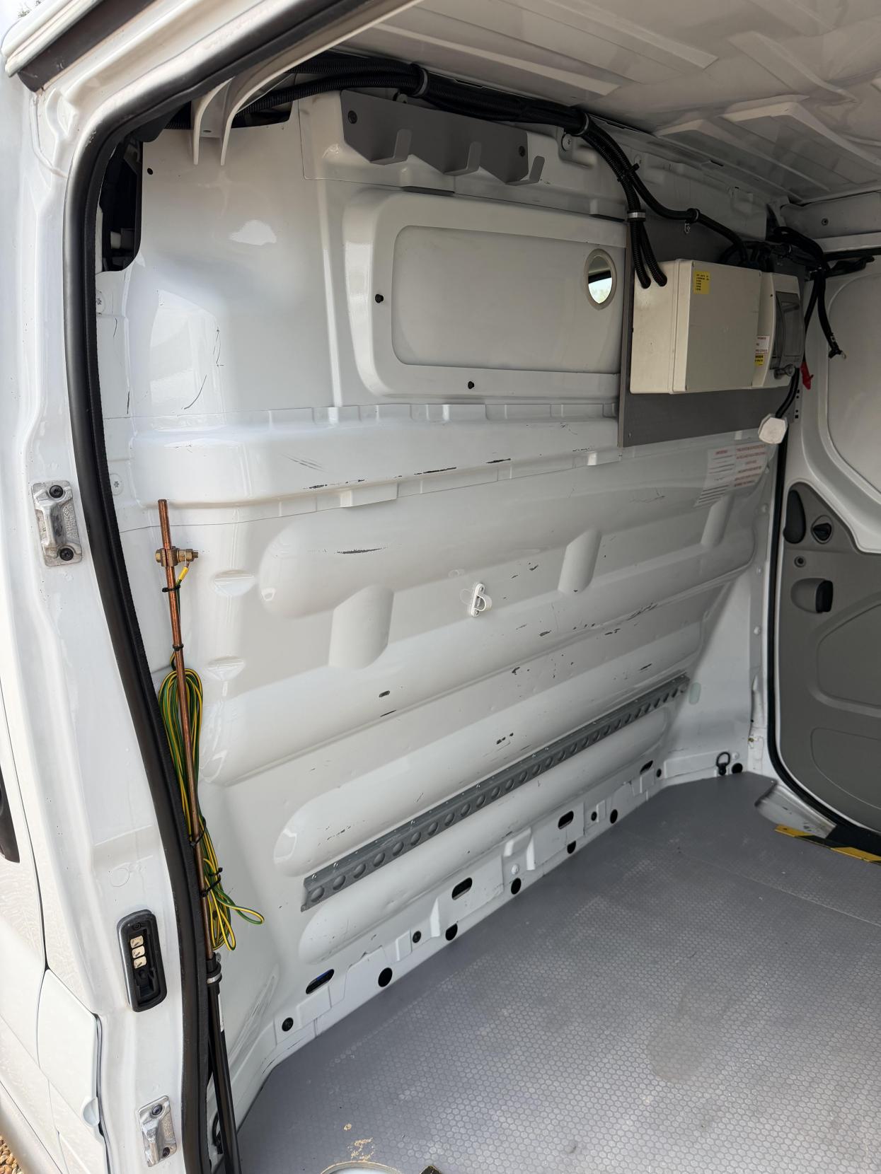 2014 Vauxhall Vivaro 2.0 2900 CDTi ecoFLEX Panel Van 4dr Diesel Manual FWD L1 (185 g/km, 113 bhp) - Thumbnail 28