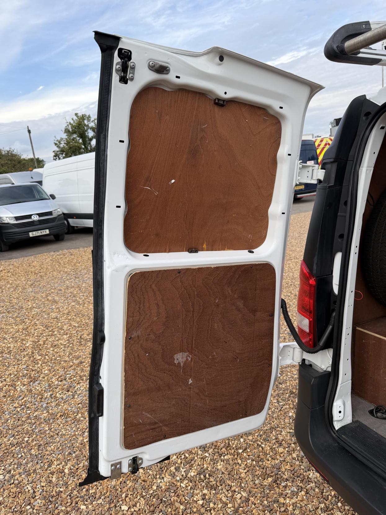 2019 Mercedes-Benz Vito 2.1 114 CDI BlueTEC Panel Van 5dr Diesel Manual RWD L1 Euro 6 (s/s) (136 ps) - Thumbnail 39