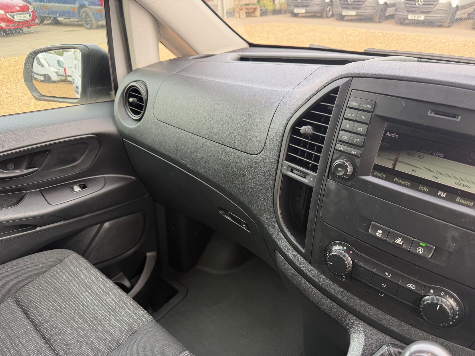 2019 Mercedes-Benz Vito 2.1 114 CDI BlueTEC Panel Van 5dr Diesel Manual RWD L1 Euro 6 (s/s) (136 ps) - Thumbnail 26