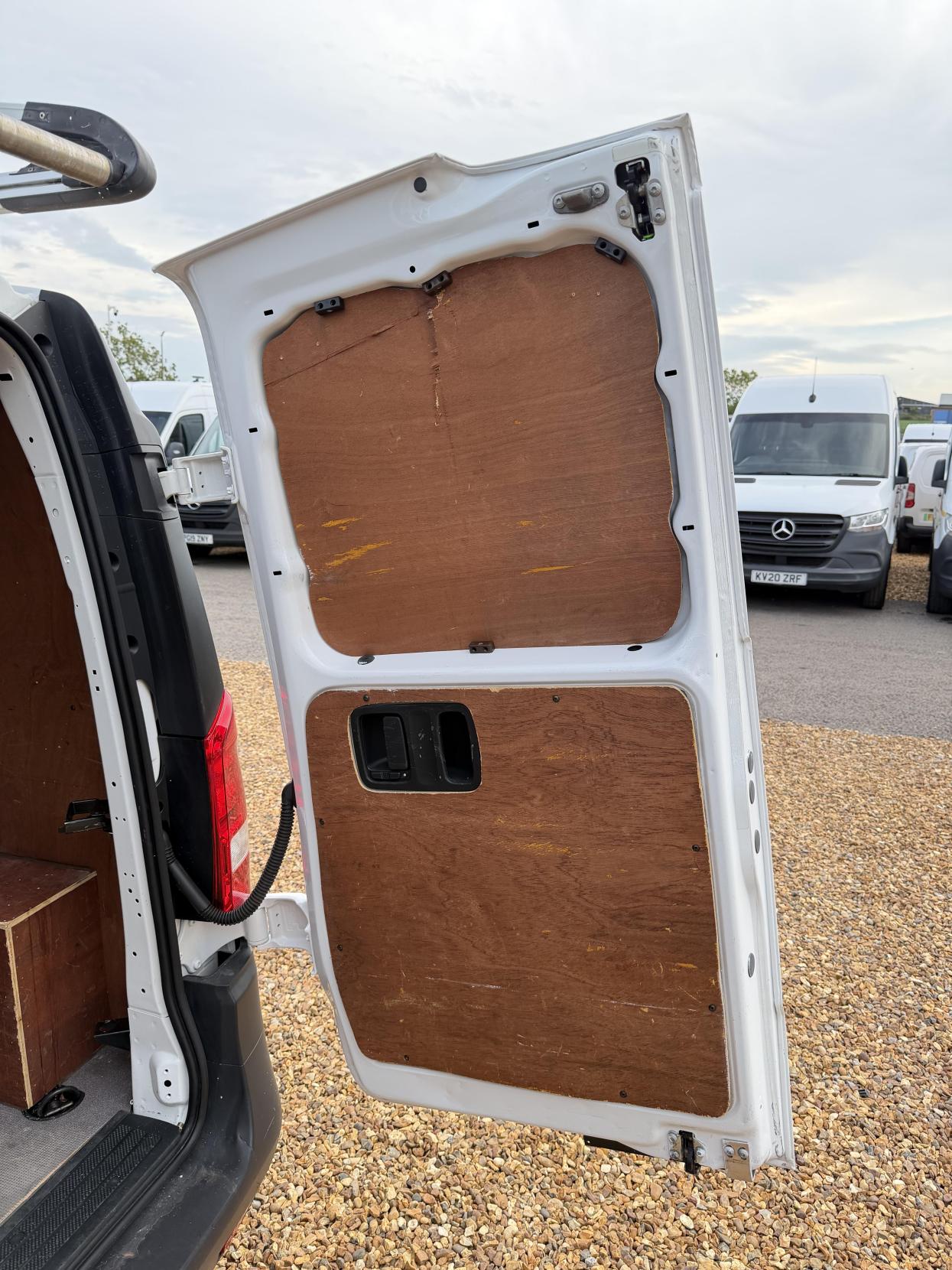 2019 Mercedes-Benz Vito 2.1 114 CDI BlueTEC Panel Van 5dr Diesel Manual RWD L1 Euro 6 (s/s) (136 ps) - Thumbnail 37