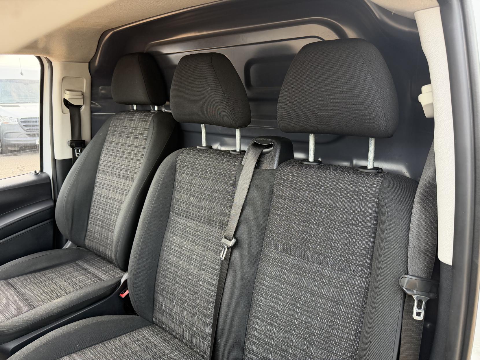 2019 Mercedes-Benz Vito 2.1 114 CDI BlueTEC Panel Van 5dr Diesel Manual RWD L1 Euro 6 (s/s) (136 ps) - Thumbnail 27