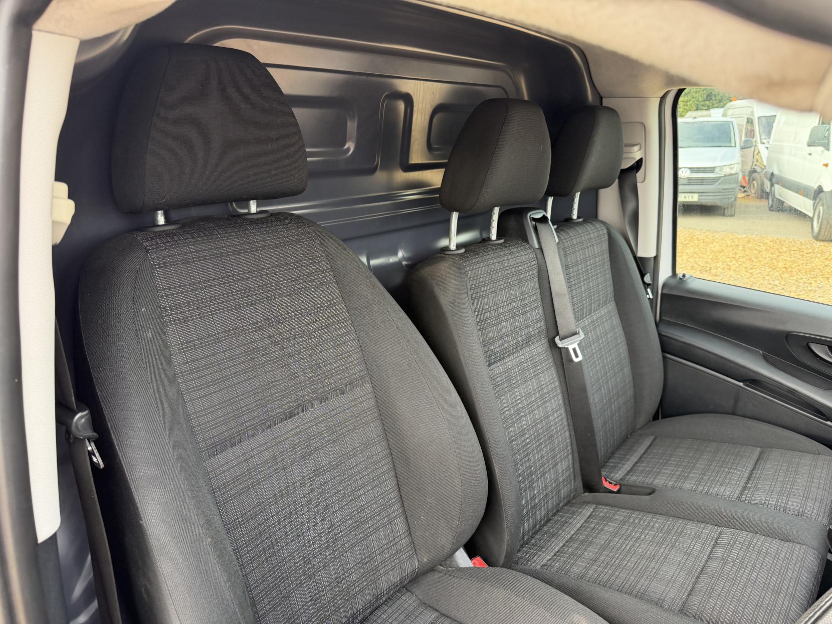 2019 Mercedes-Benz Vito 2.1 114 CDI BlueTEC Panel Van 5dr Diesel Manual RWD L1 Euro 6 (s/s) (136 ps) - Thumbnail 15