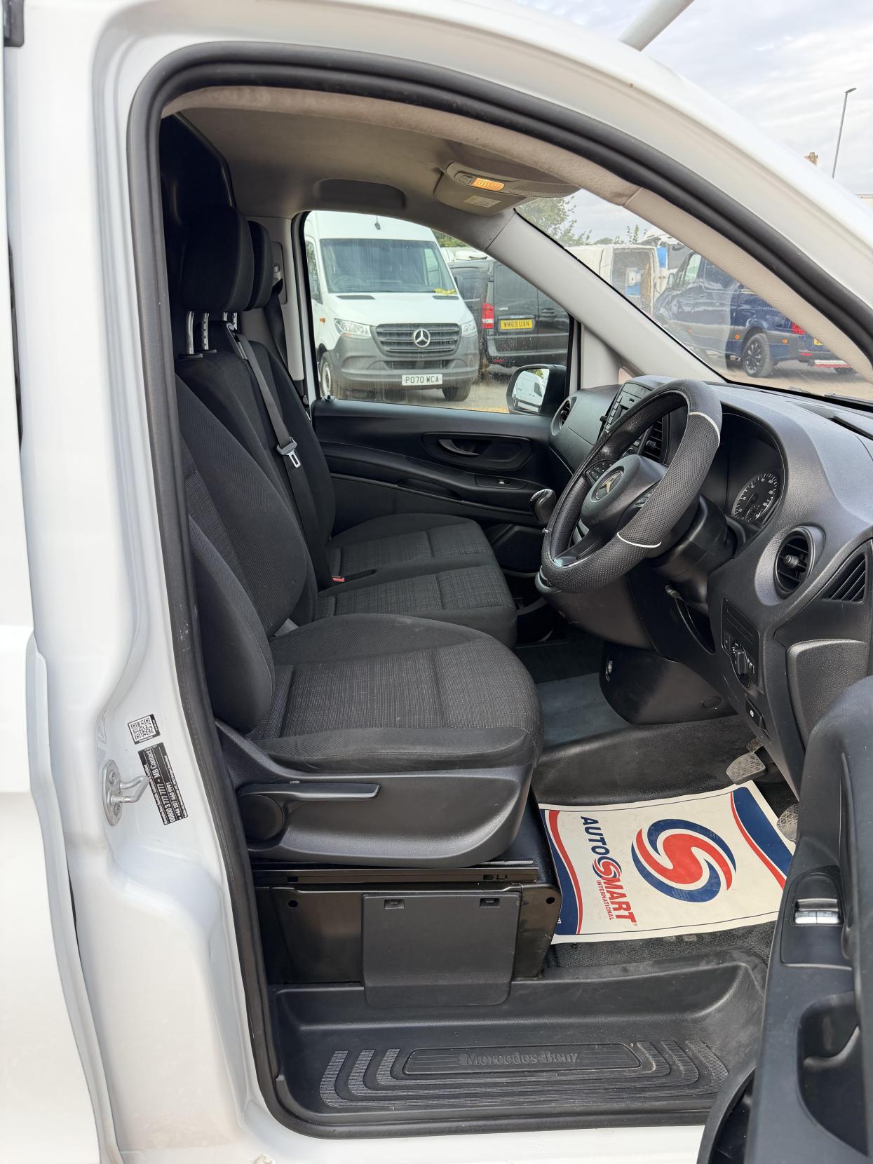 2019 Mercedes-Benz Vito 2.1 114 CDI BlueTEC Panel Van 5dr Diesel Manual RWD L1 Euro 6 (s/s) (136 ps) - Thumbnail 14