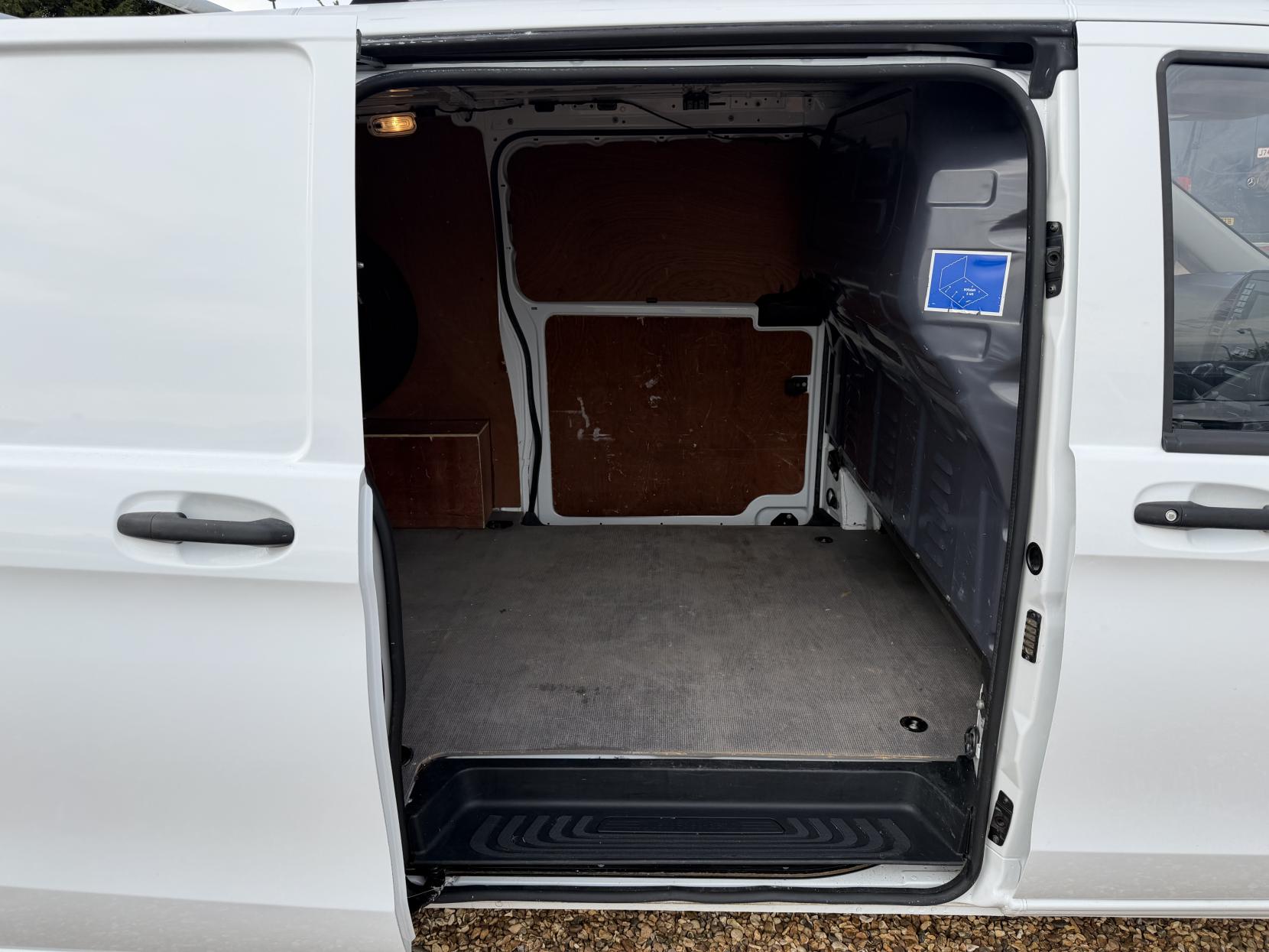 2019 Mercedes-Benz Vito 2.1 114 CDI BlueTEC Panel Van 5dr Diesel Manual RWD L1 Euro 6 (s/s) (136 ps) - Thumbnail 36