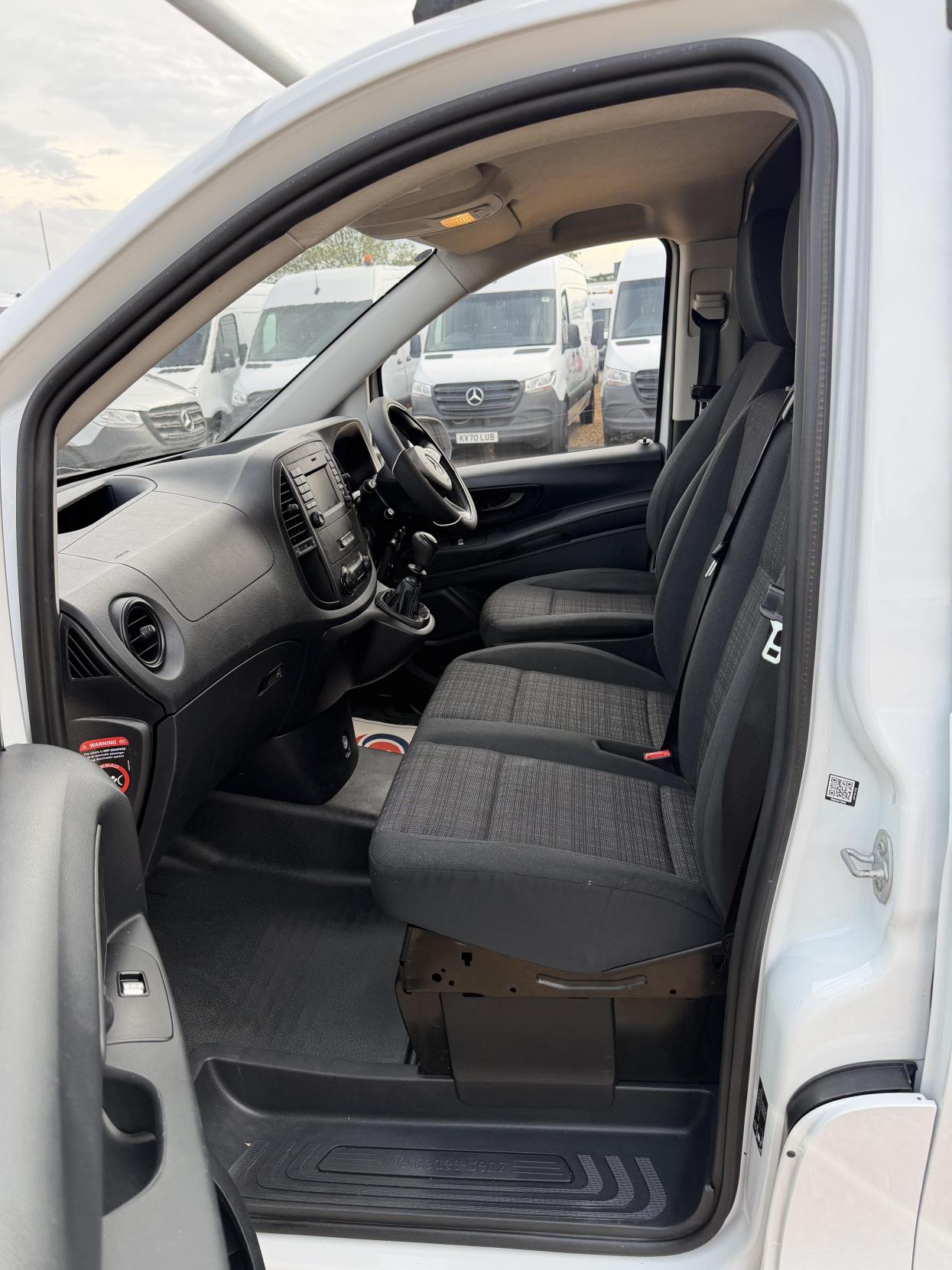 2019 Mercedes-Benz Vito 2.1 114 CDI BlueTEC Panel Van 5dr Diesel Manual RWD L1 Euro 6 (s/s) (136 ps) - Thumbnail 28