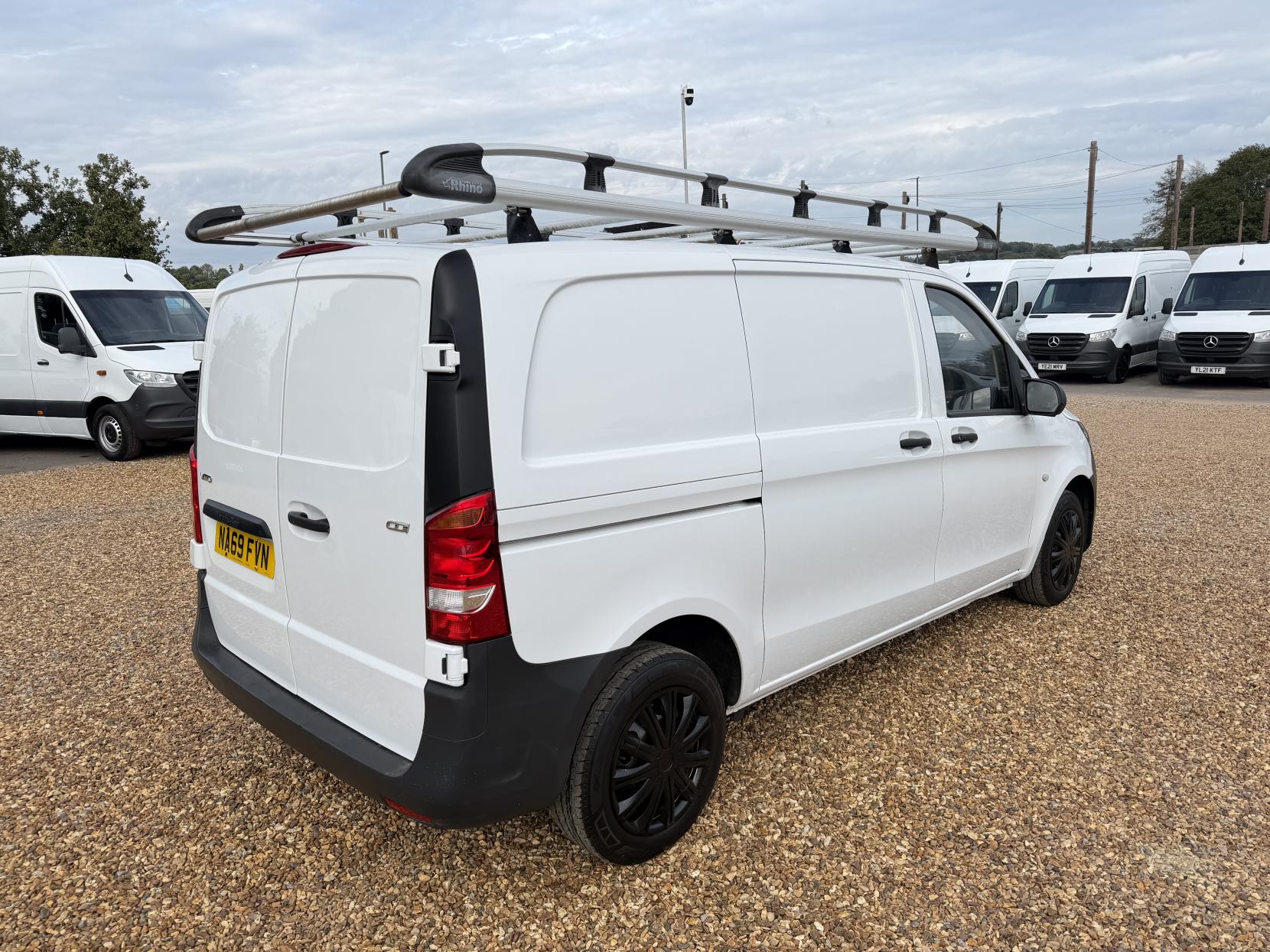 2019 Mercedes-Benz Vito 2.1 114 CDI BlueTEC Panel Van 5dr Diesel Manual RWD L1 Euro 6 (s/s) (136 ps) - Thumbnail 11